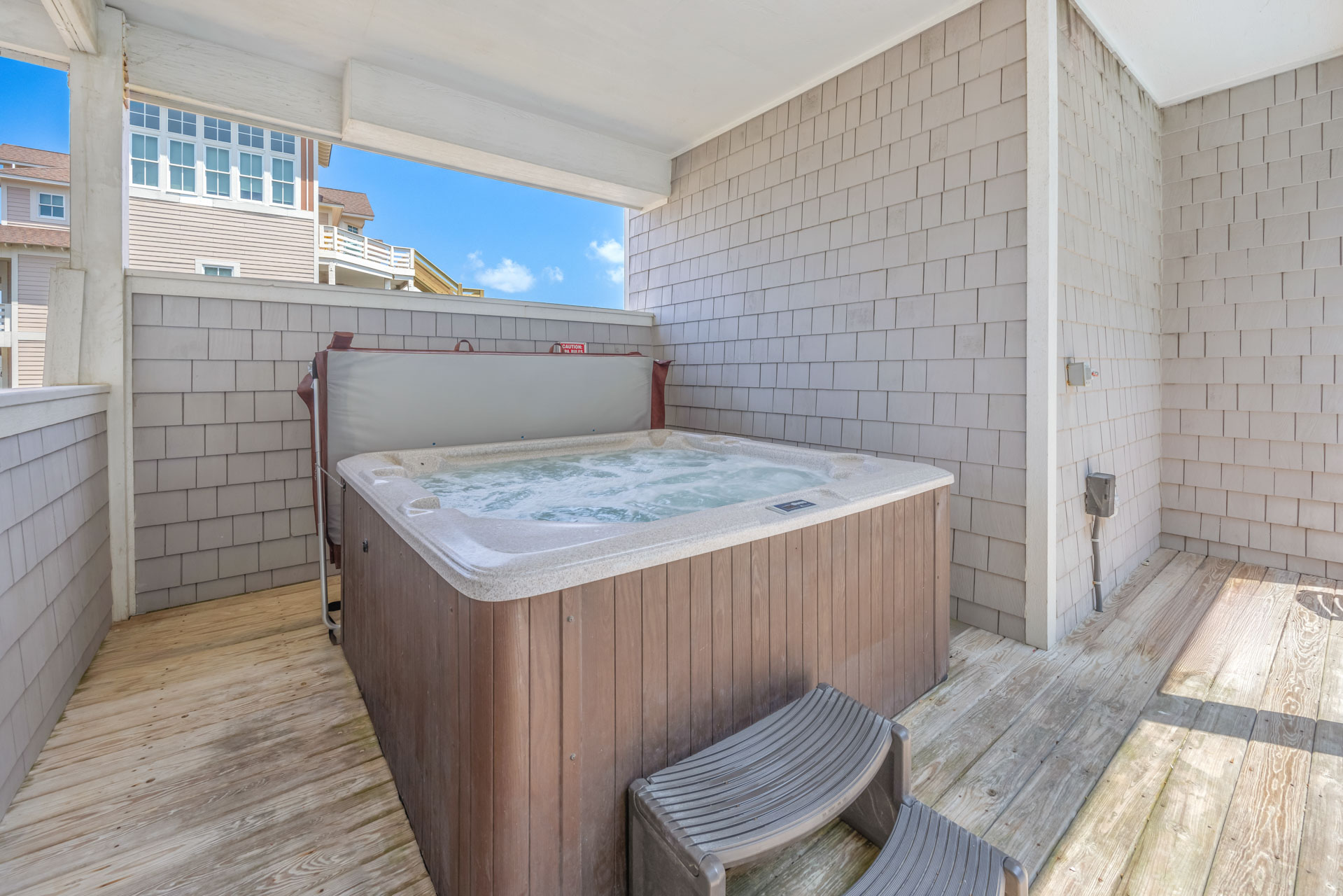 Surf Or Sound Realty 553 Splash Mansion Hot Tub