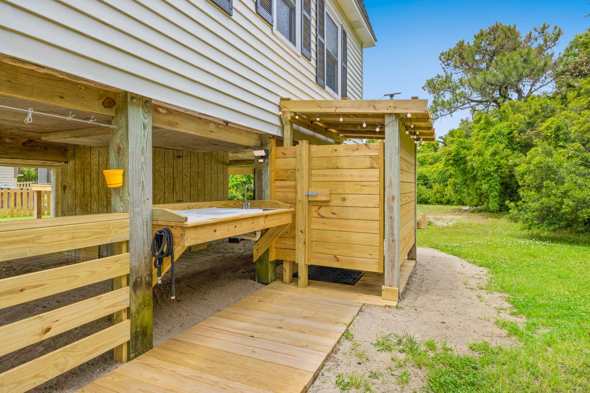 Surf Or Sound Realty 1135 The Spotted Crab Outdoor Shower 1