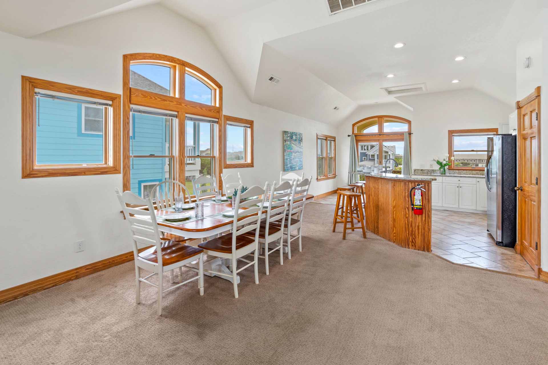 Surf Or Sound Realty 984 Mommas Pearl Dining Area 3366798