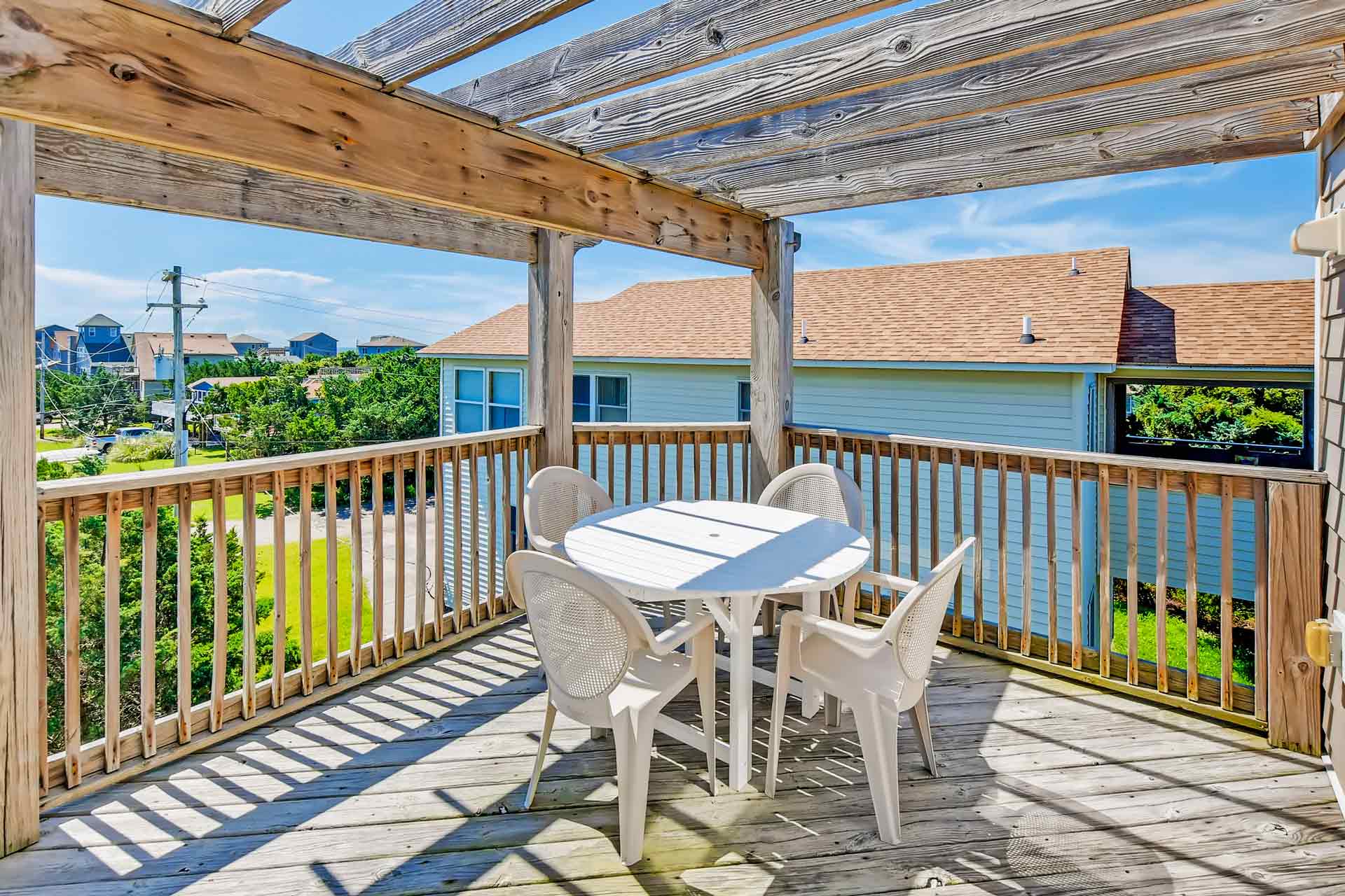 Surf Or Sound Realty 700 Sand Dollars Deck Dining 2 3358833