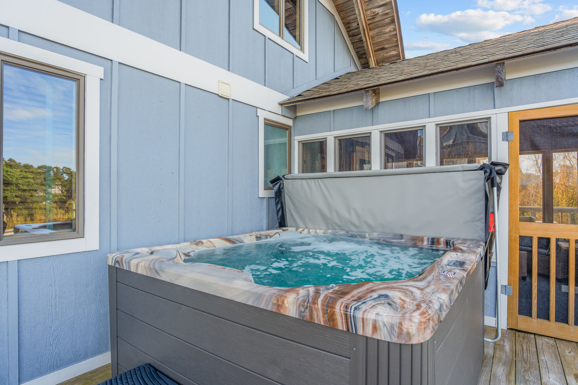 Surf Or Sound Realty 1131 Boxley House Hot Tub 1