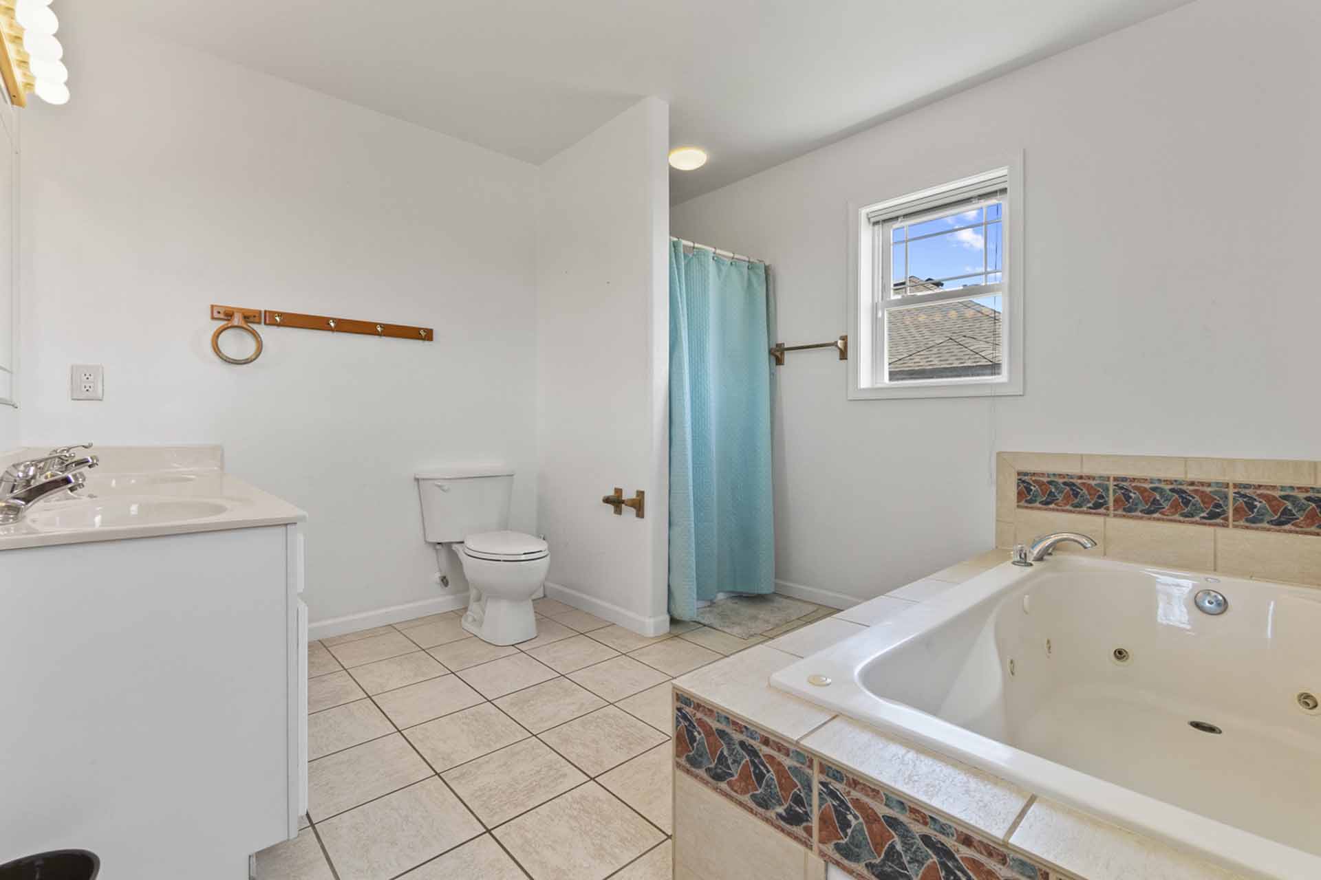 Surf Or Sound Realty 236 Bathroom 2 3365611