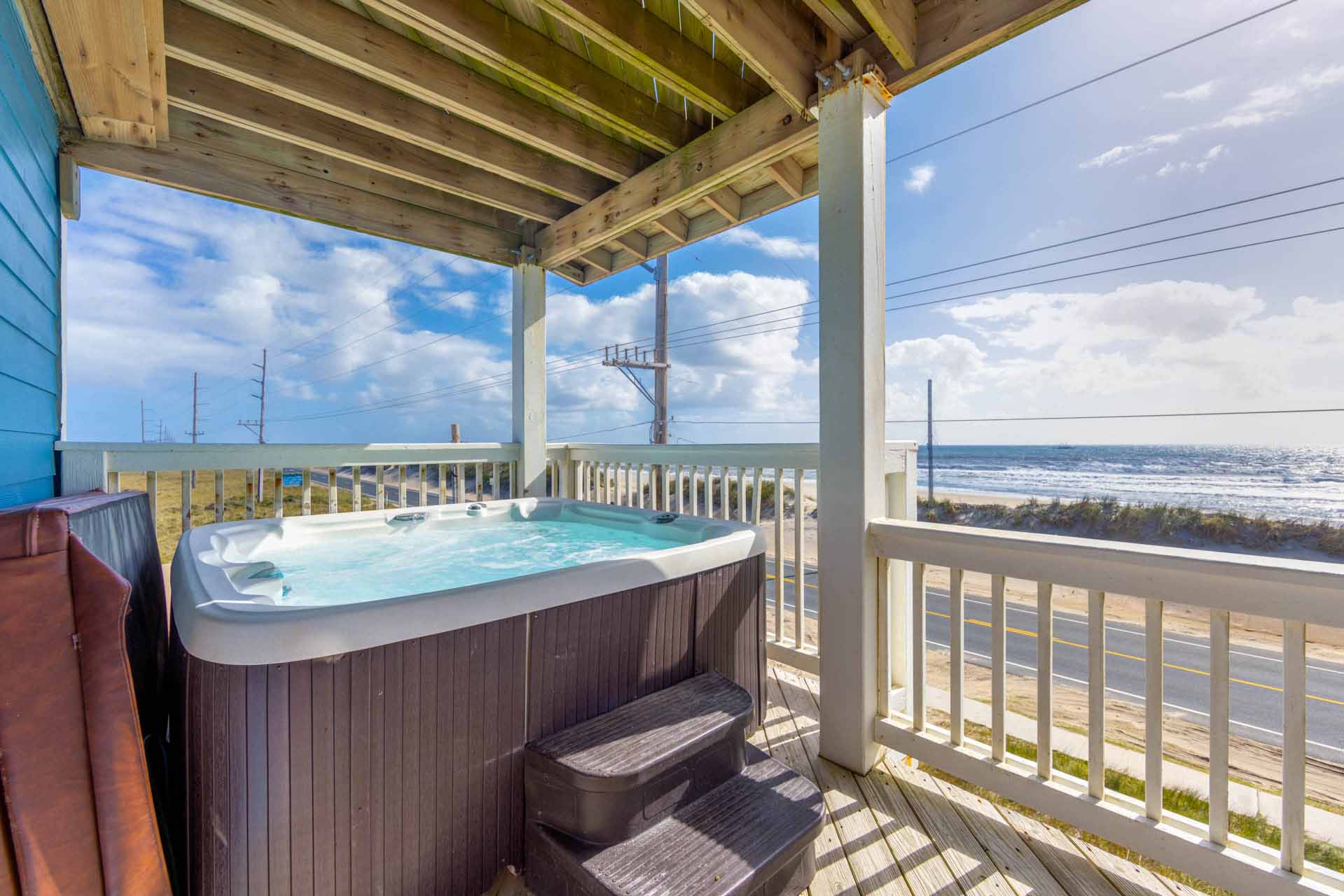 Surf Or Sound Realty 1070 Hatteras Comfort Hottub 3368318