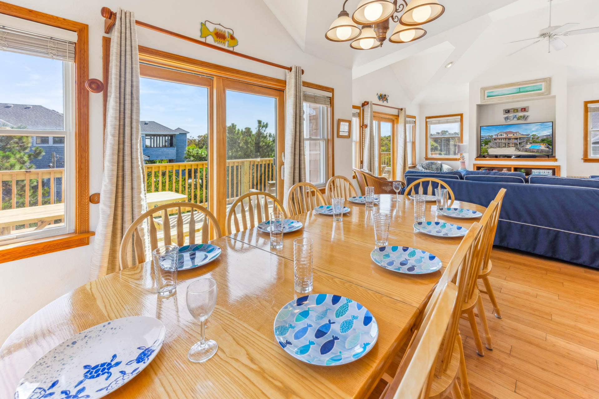 Surf Or Sound Realty 448 Coaches Cove Dining Area 5