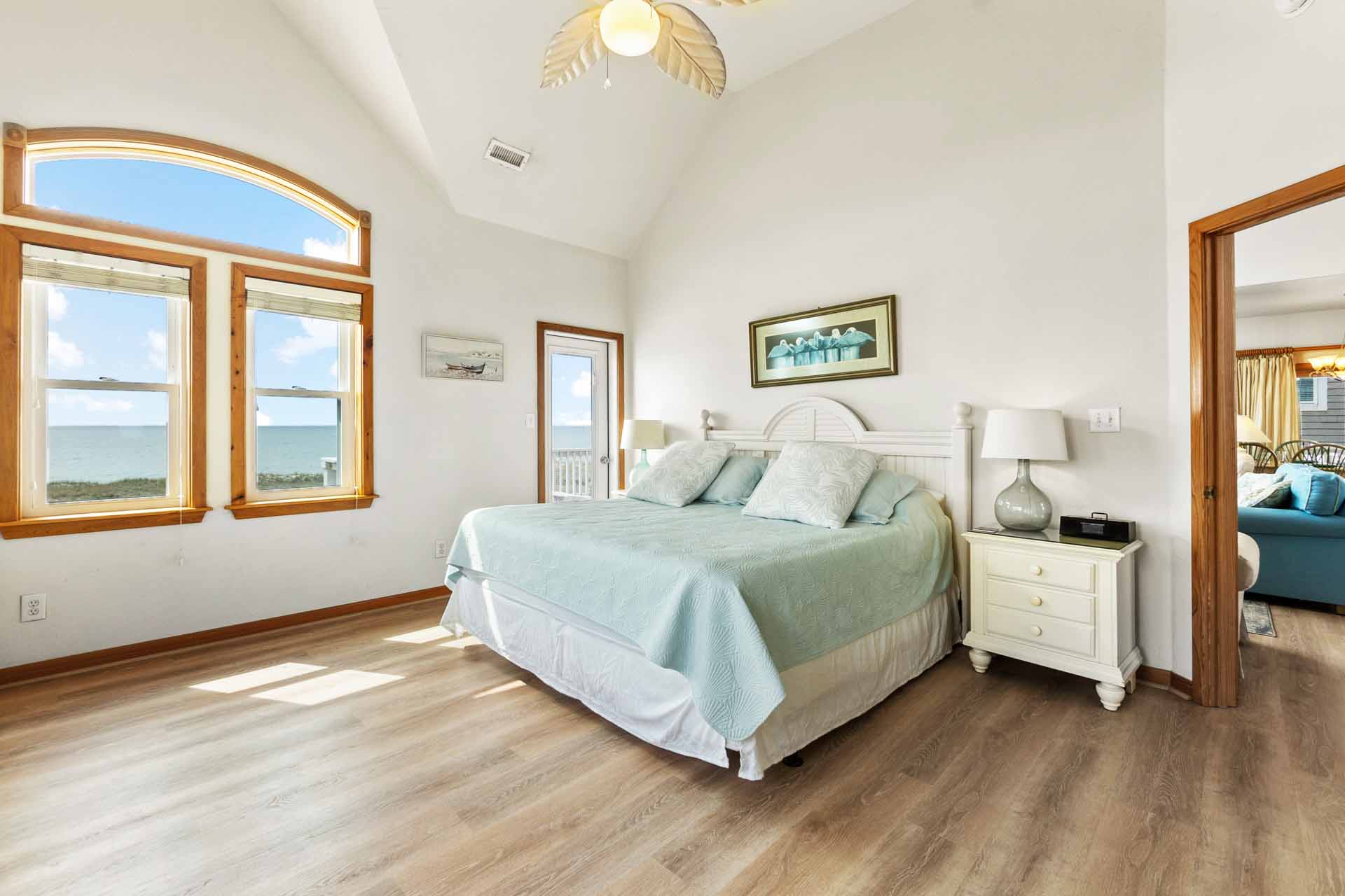 Surf Or Sound Realty 682 Hatteras Hid Away Second Floor Master Bedroom 2 3363682