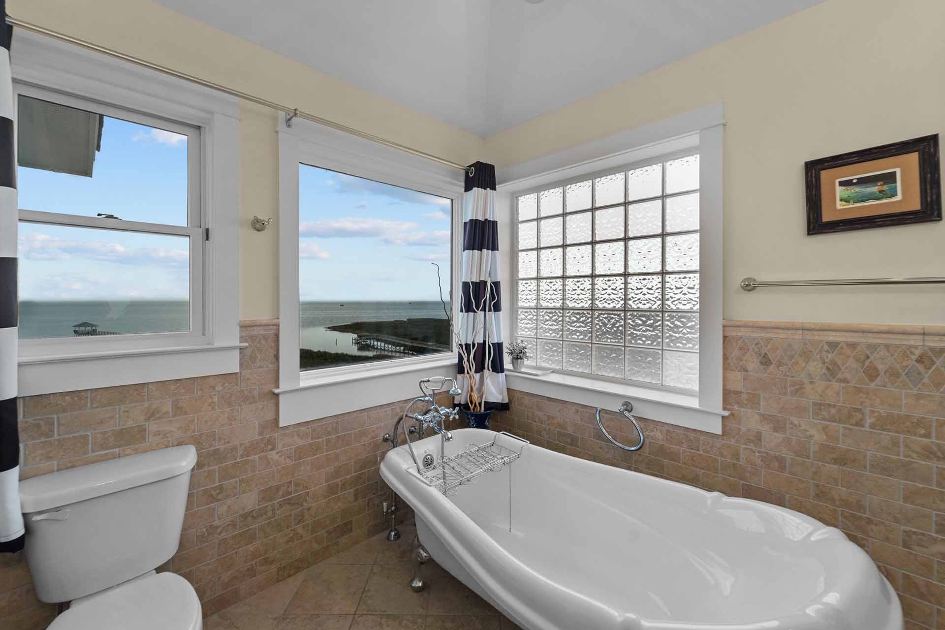 Surf Or Sound Realty 1081 Harbormaster Bathroom 7 3368233