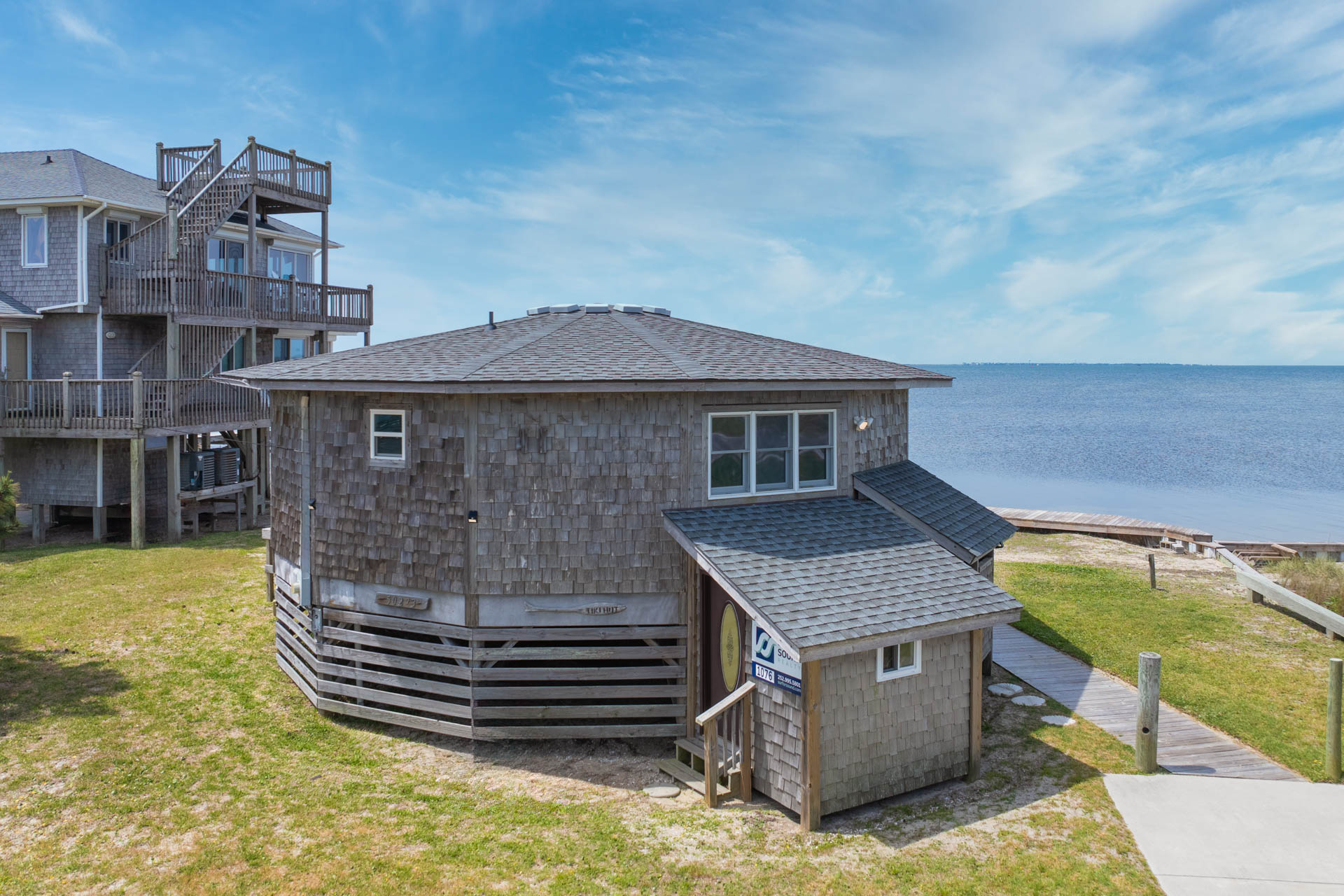 Surf Or Sound Realty 1076 Tiki Hut Exterior 4