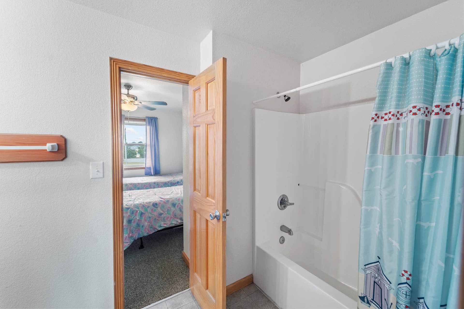 Surf Or Sound Realty 1071 Im Not Shore Bathroom 01 3368453