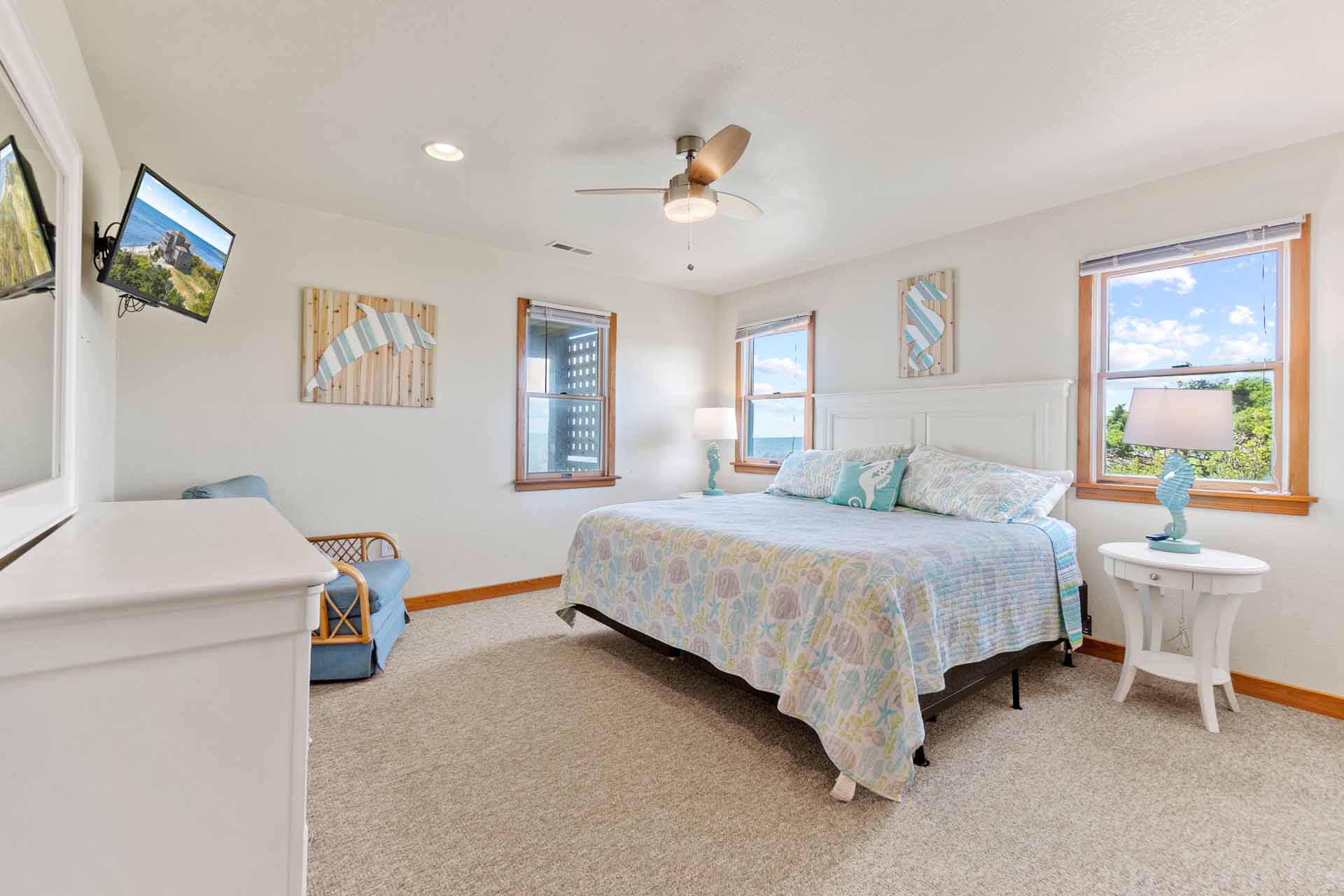 Surf Or Sound Realty 165 Aeolus Ground Floor Master Bedroom 3363861