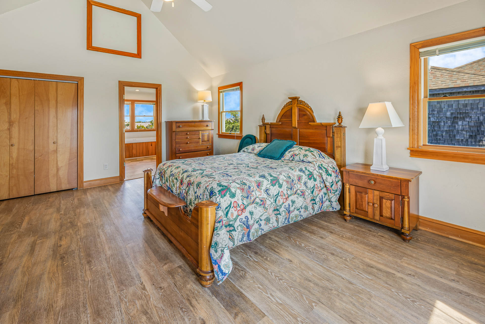 Surf Or Sound Realty 1129 Sea Queen Bedroom 1 4