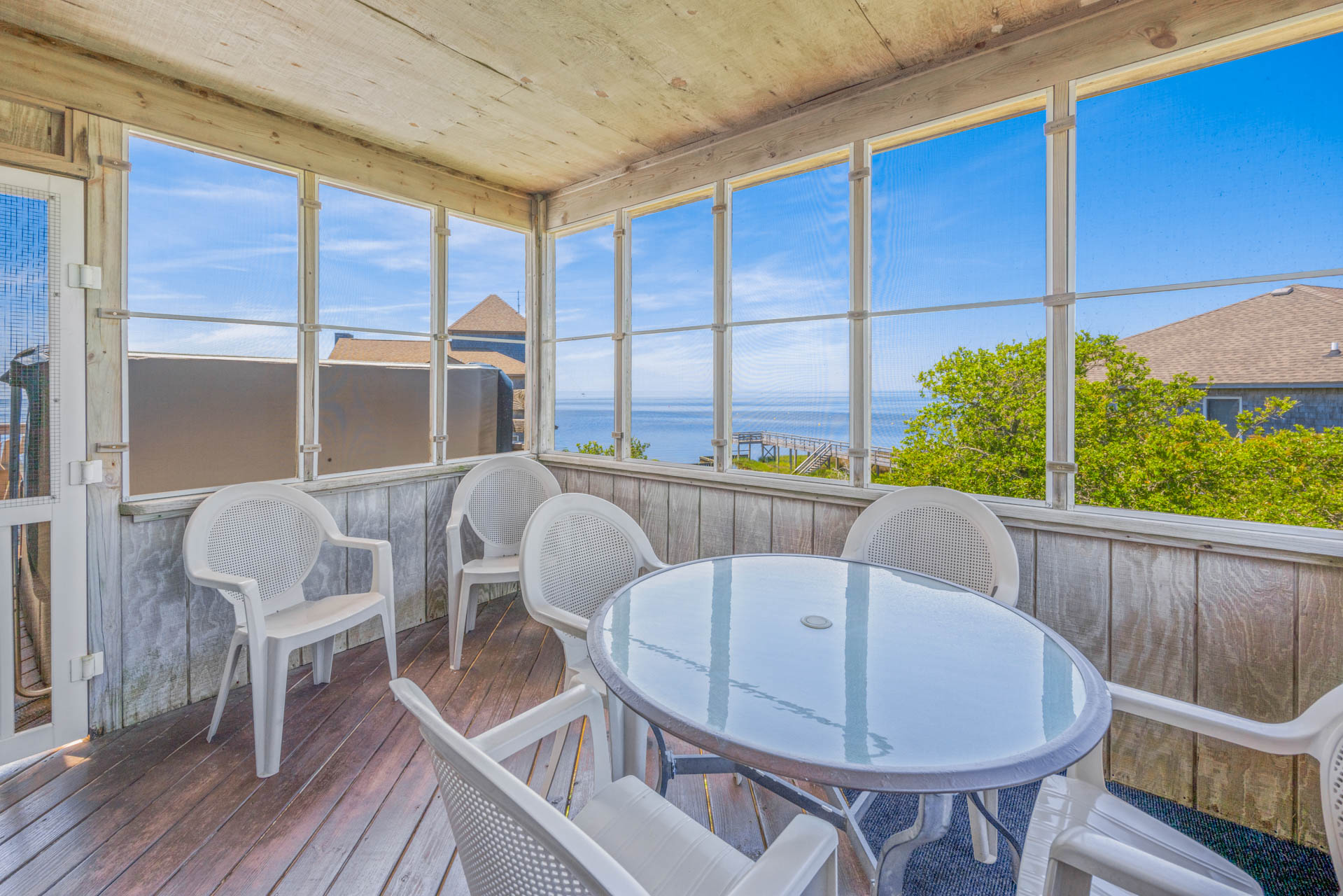 Surf Or Sound Realty 189 Hatteras Blast Screened Porch 2