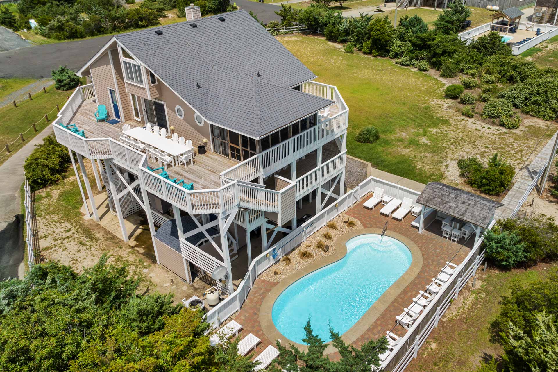 Surf Or Sound Realty 638 The Hatteras House Exterior Drone 3 3375452