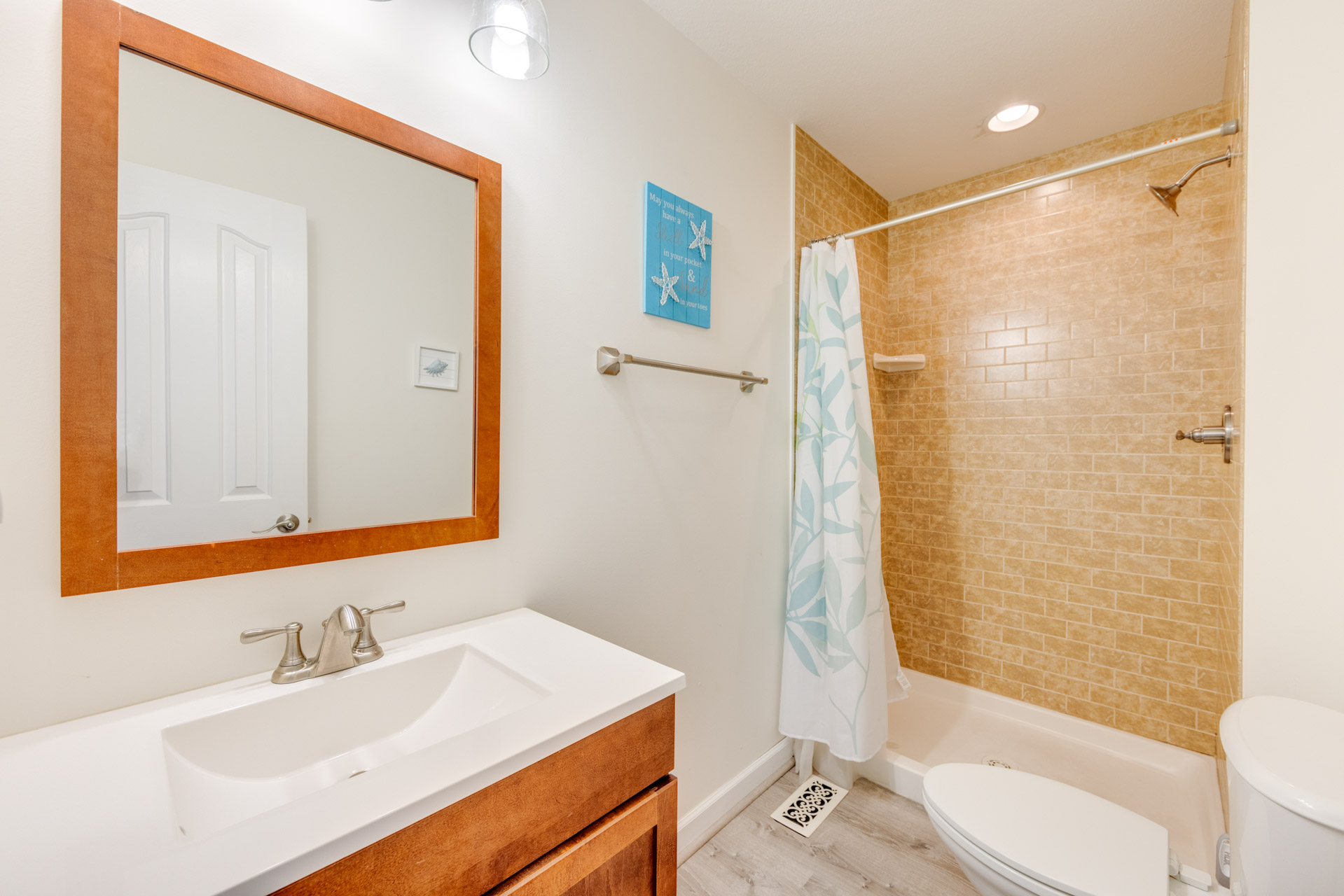 Surf Or Sound Realty 31 First Wave Bathroom 3371693