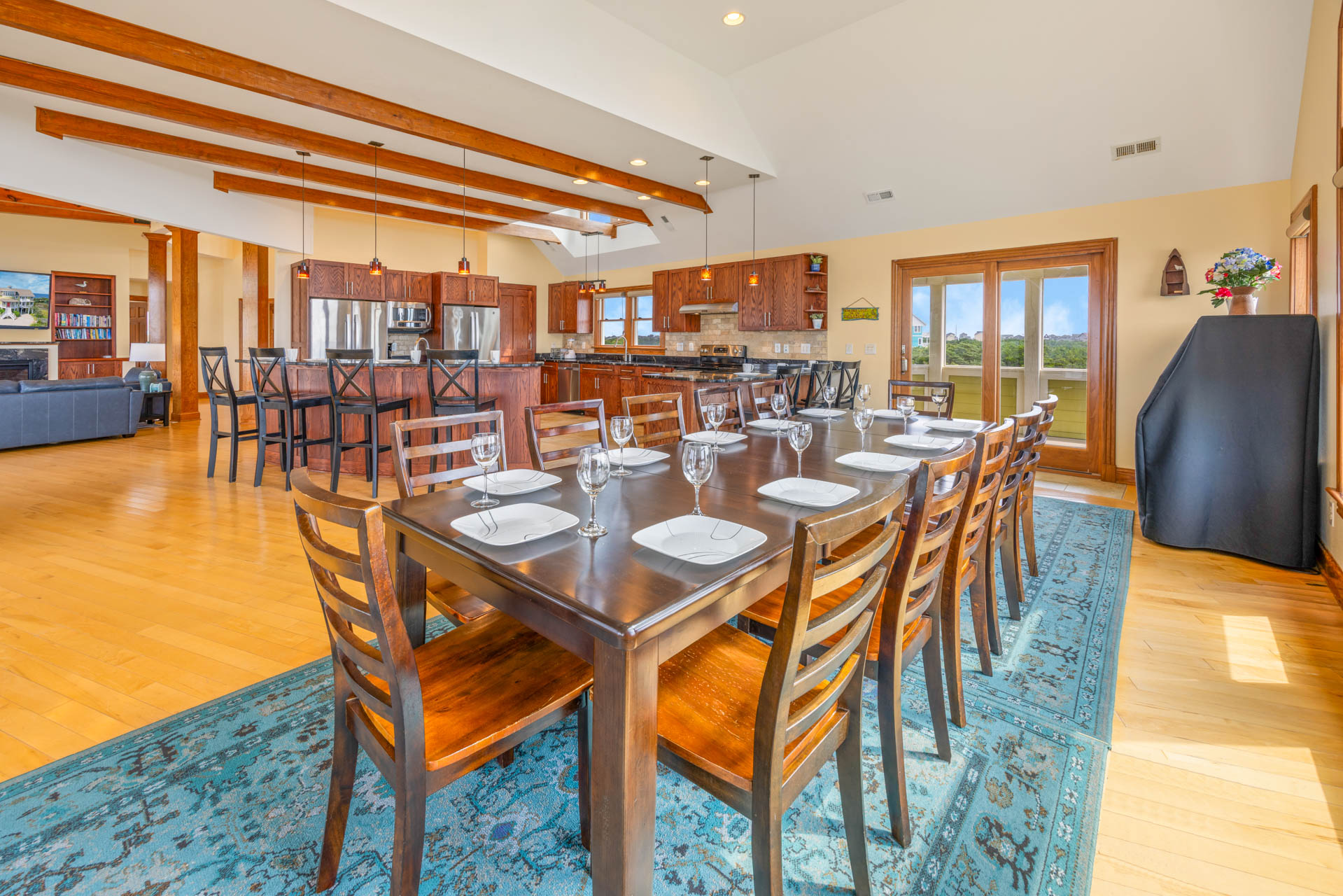 Surf Or Sound Realty 1118 Beautiful Sound Dining Area 3