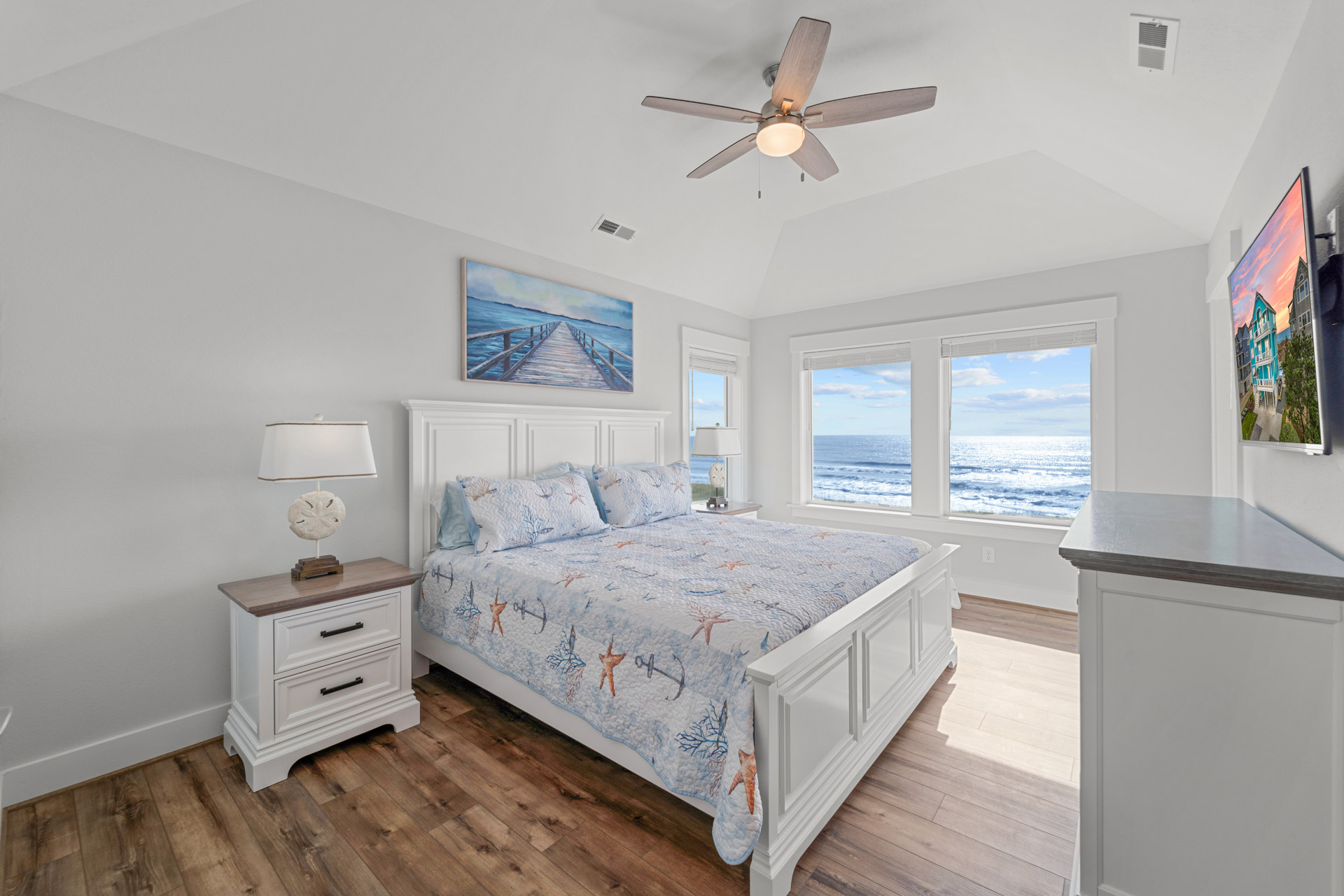 Surf Or Sound Realty 1093 Hatteras Holiday Bedroom 1 3