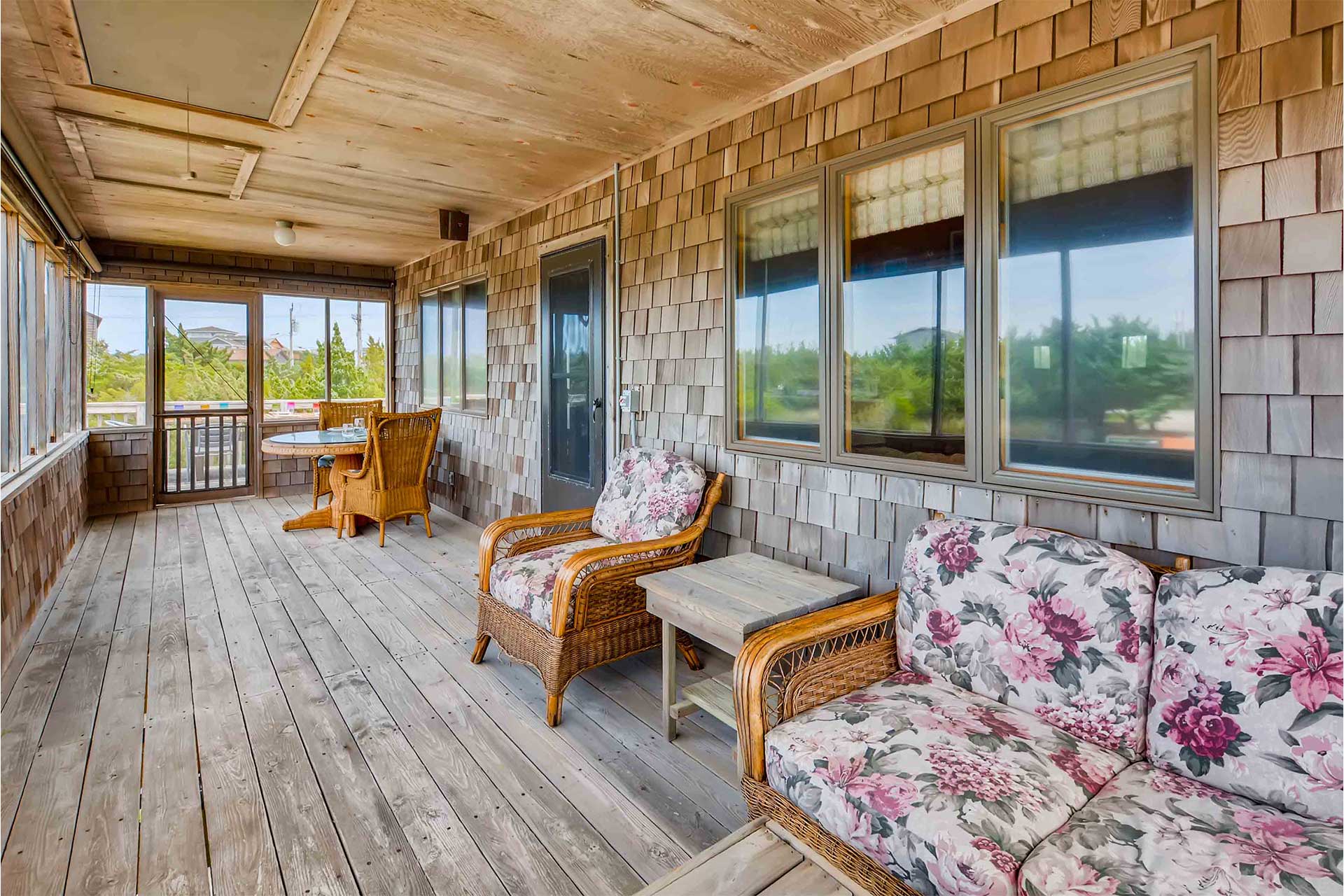 Surf Or Sound Realty 939 Drifters Dock Screened In Porch3 3360012