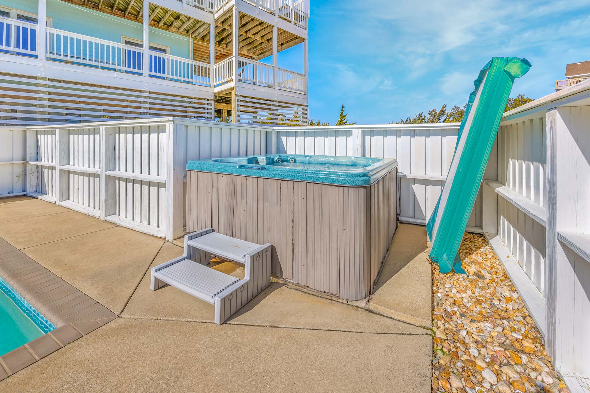 Surf Or Sound Realty 1220 Horizons Hot Tub