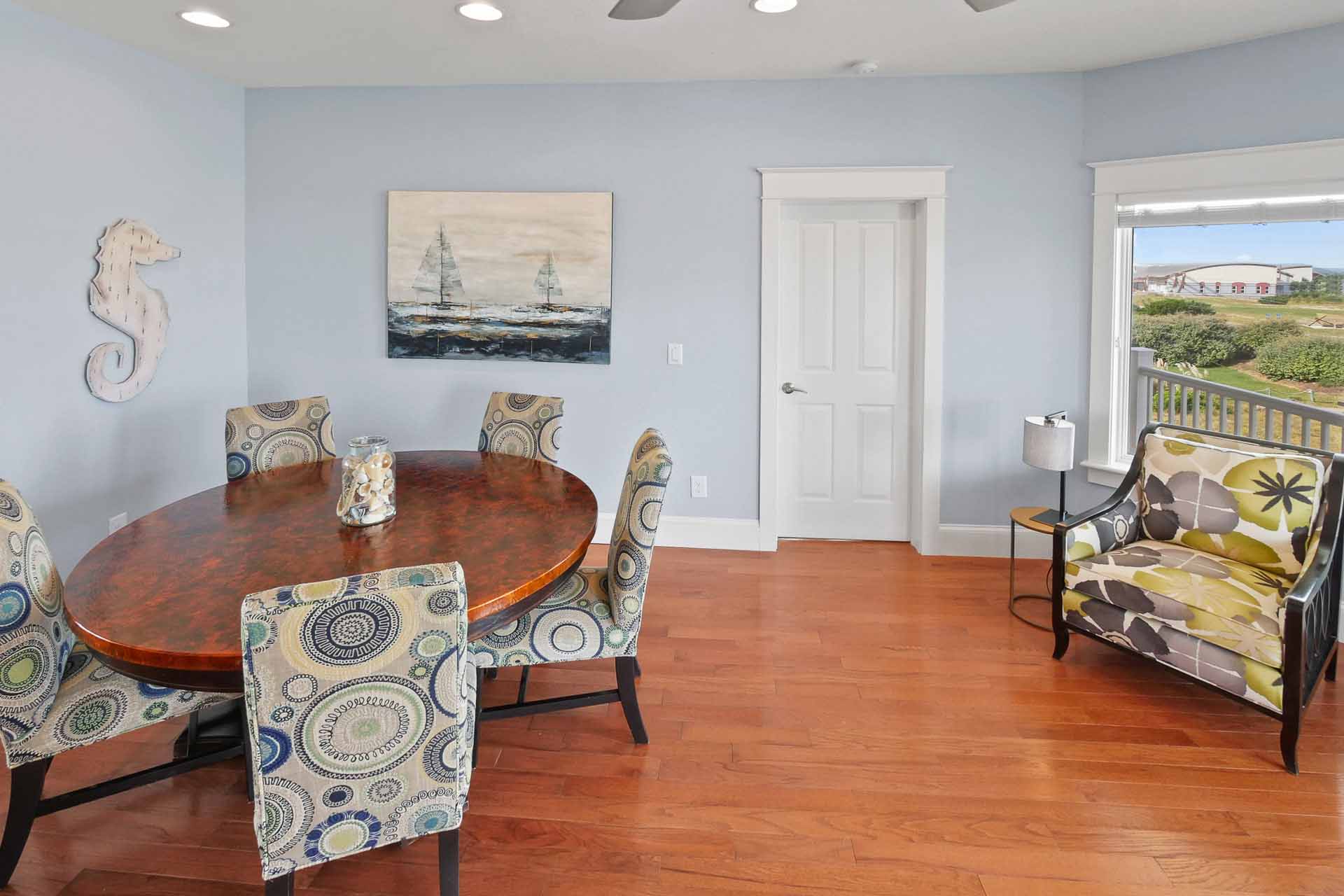 Surf Or Sound Realty 803 Chicken By The Sea Second Floor Sitting Area 2 3359897