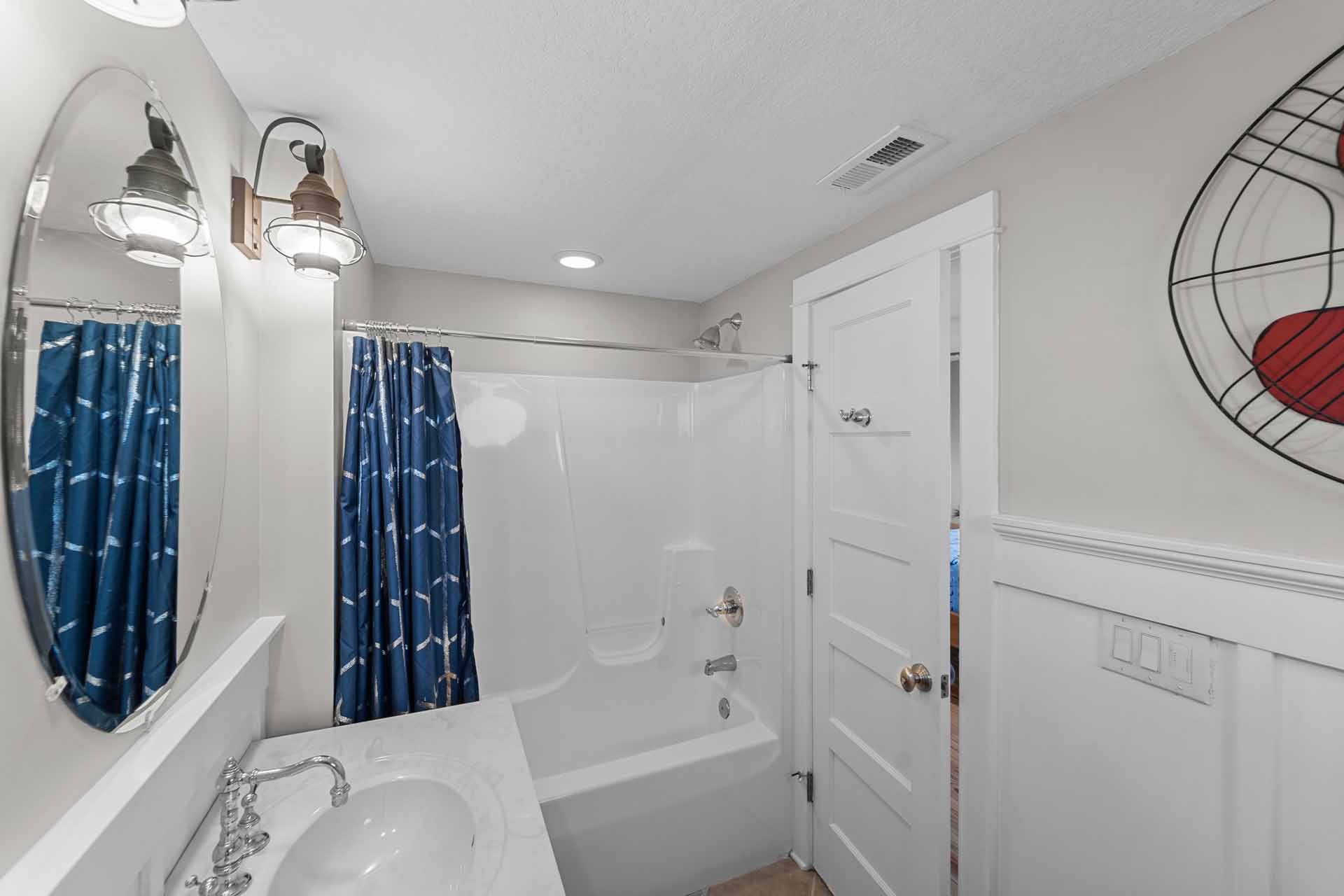 Surf Or Sound Realty 1081 Harbormaster Bathroom 4 3368230