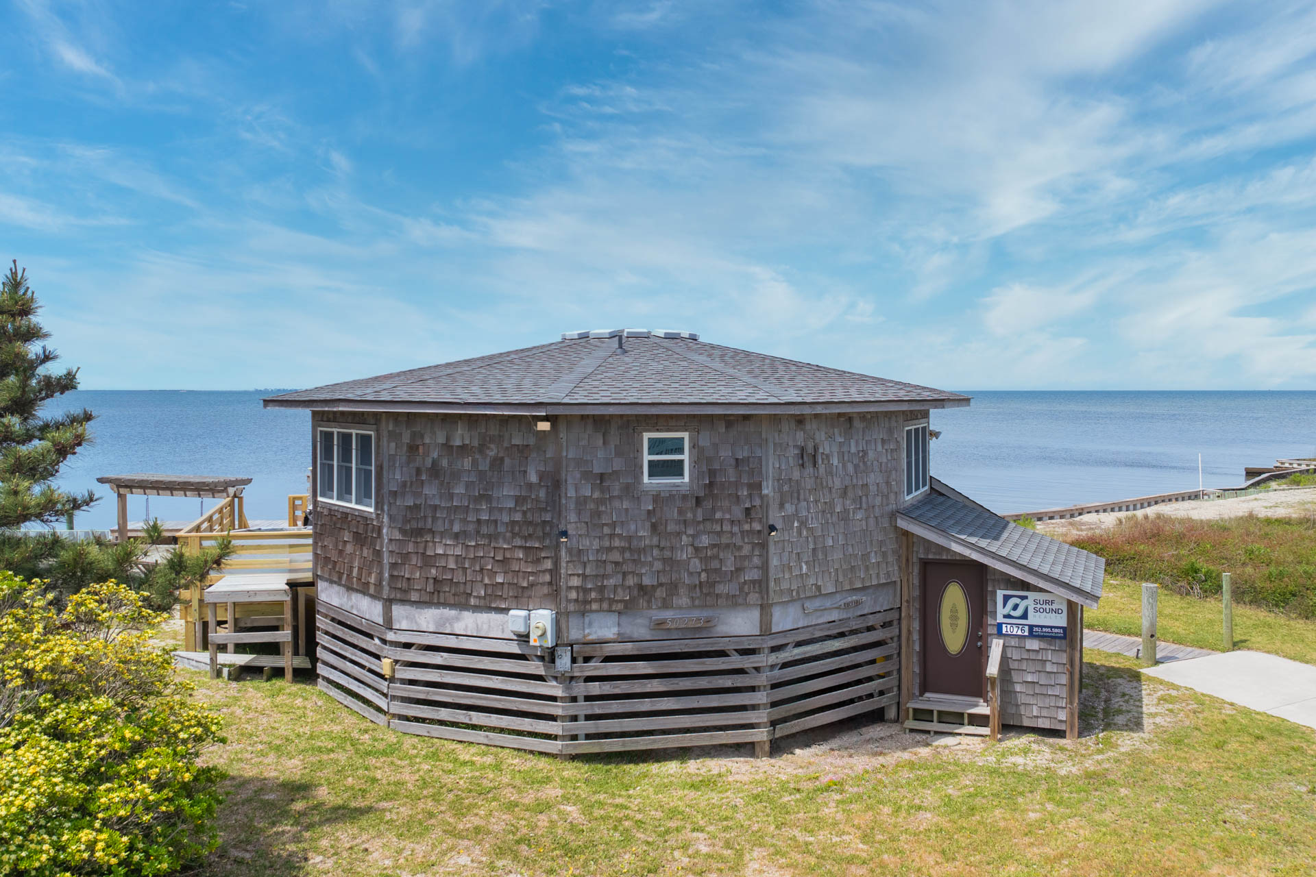 Surf Or Sound Realty 1076 Tiki Hut Exterior 3