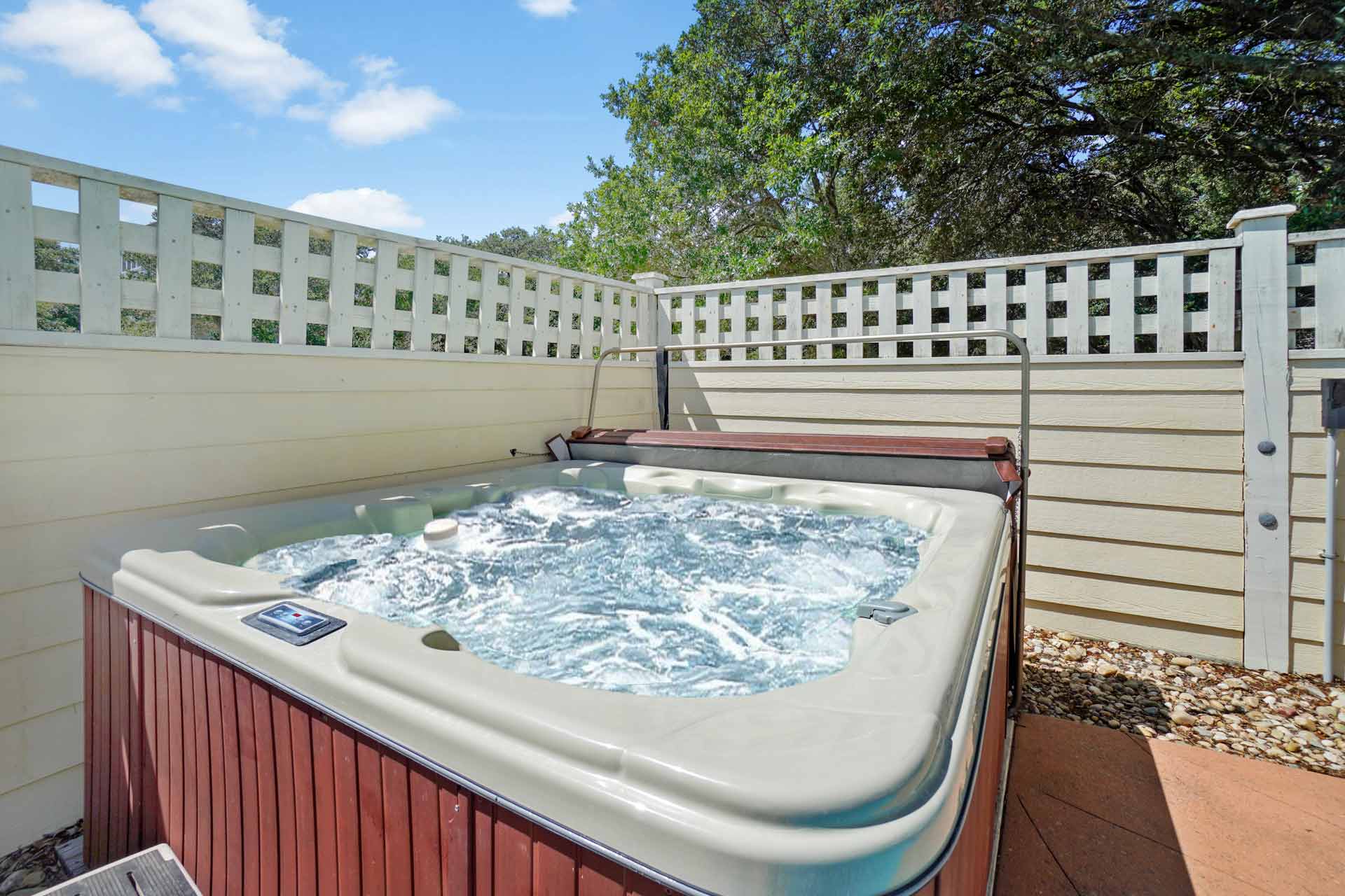 Surf Or Sound Realty 119 Island Royale Hot Tub 3357884