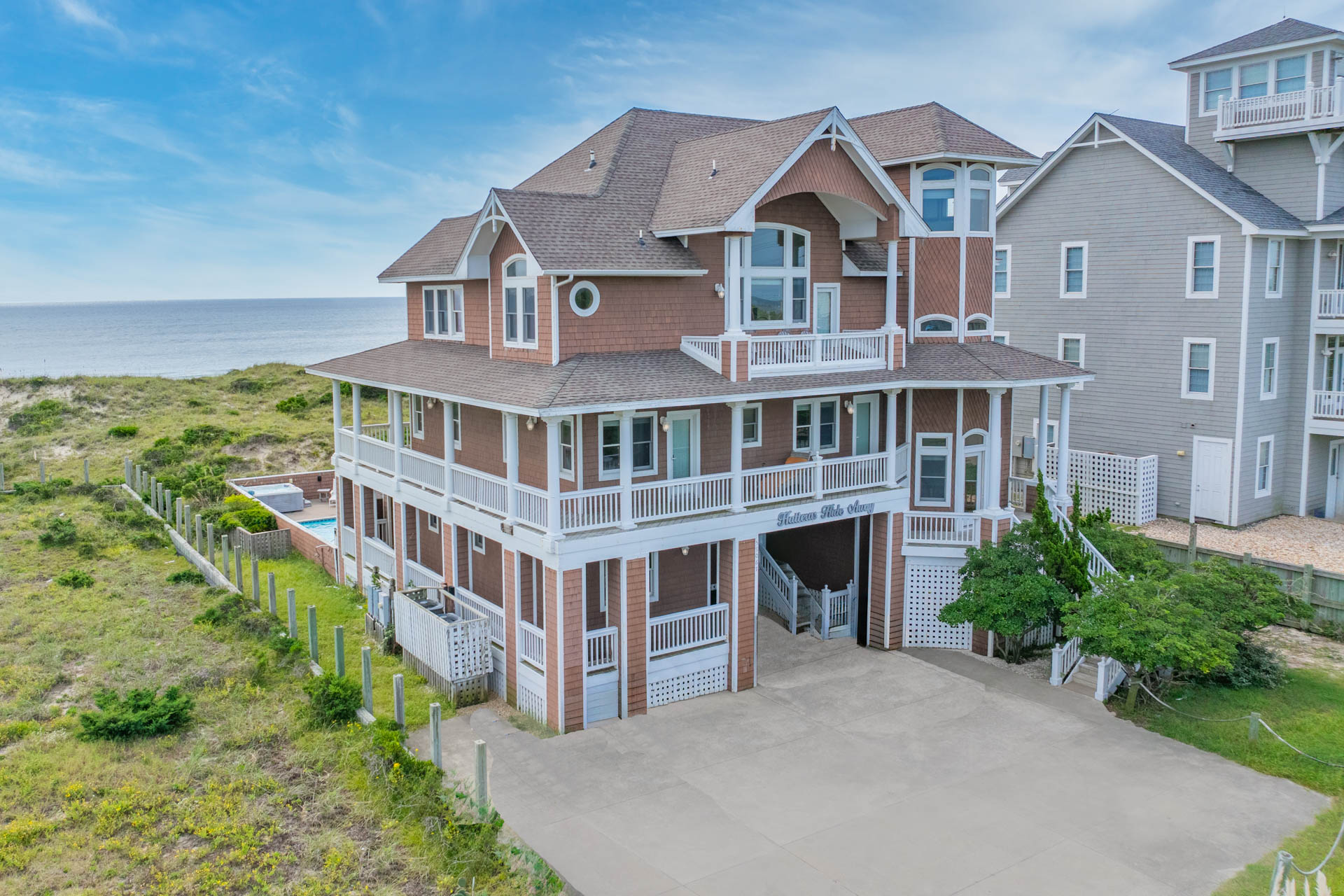 Surf Or Sound Realty 682 Hatteras Hid Away Exterior 1