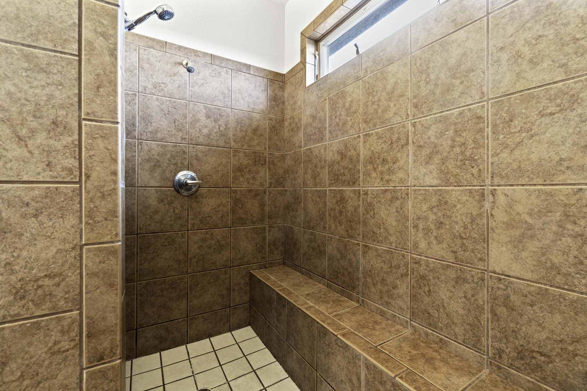 Surf Or Sound Realty 1056 Oh Behave Bathroom 3367269