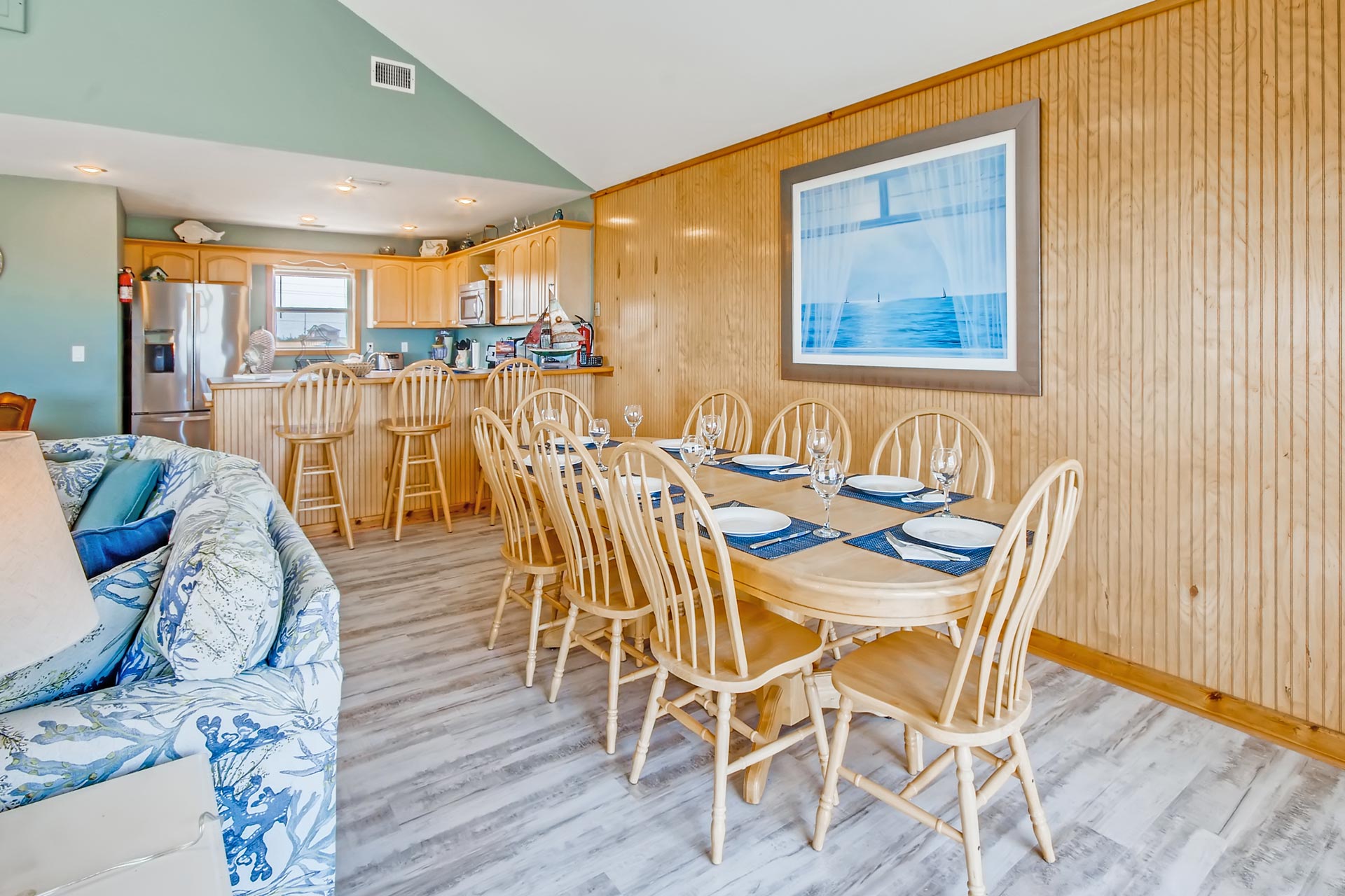 Surf Or Sound Realty A Reel Addiction 704 Dining Area 2 3350870