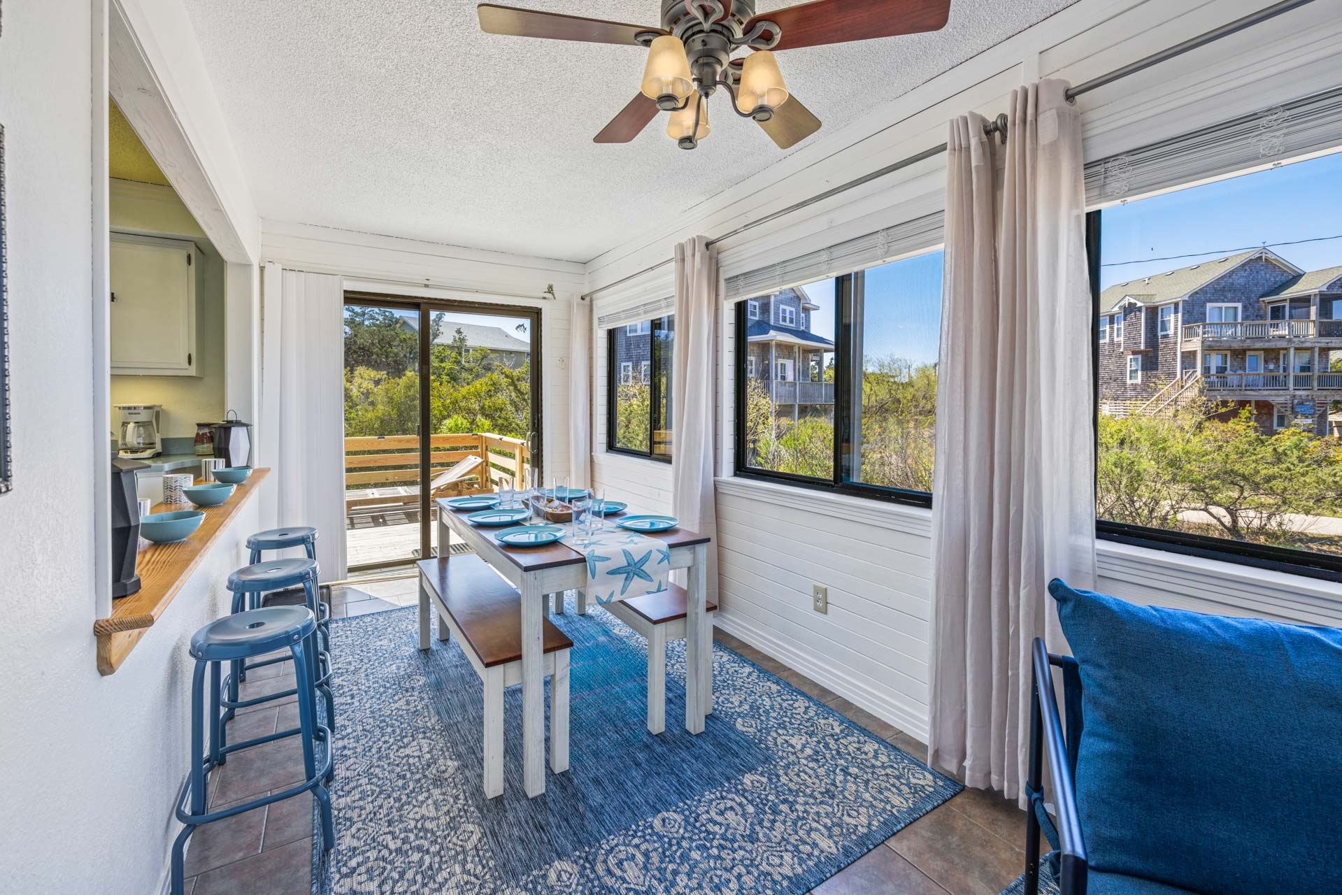 Surf Or Sound Realty 1190 Beach Day Retreat Dining Area 3