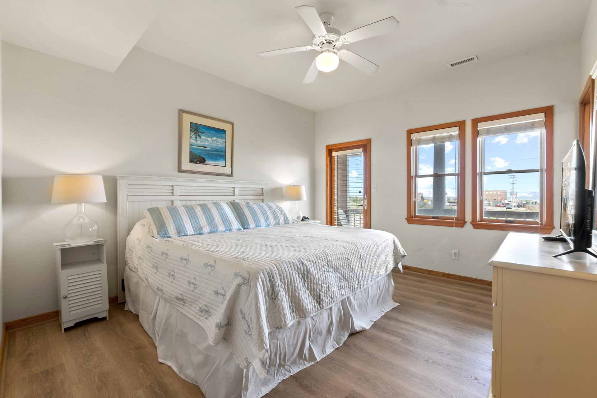 Surf Or Sound Realty 682 Hatteras Hid Away First Floor King Master Bedroom 1 3363668