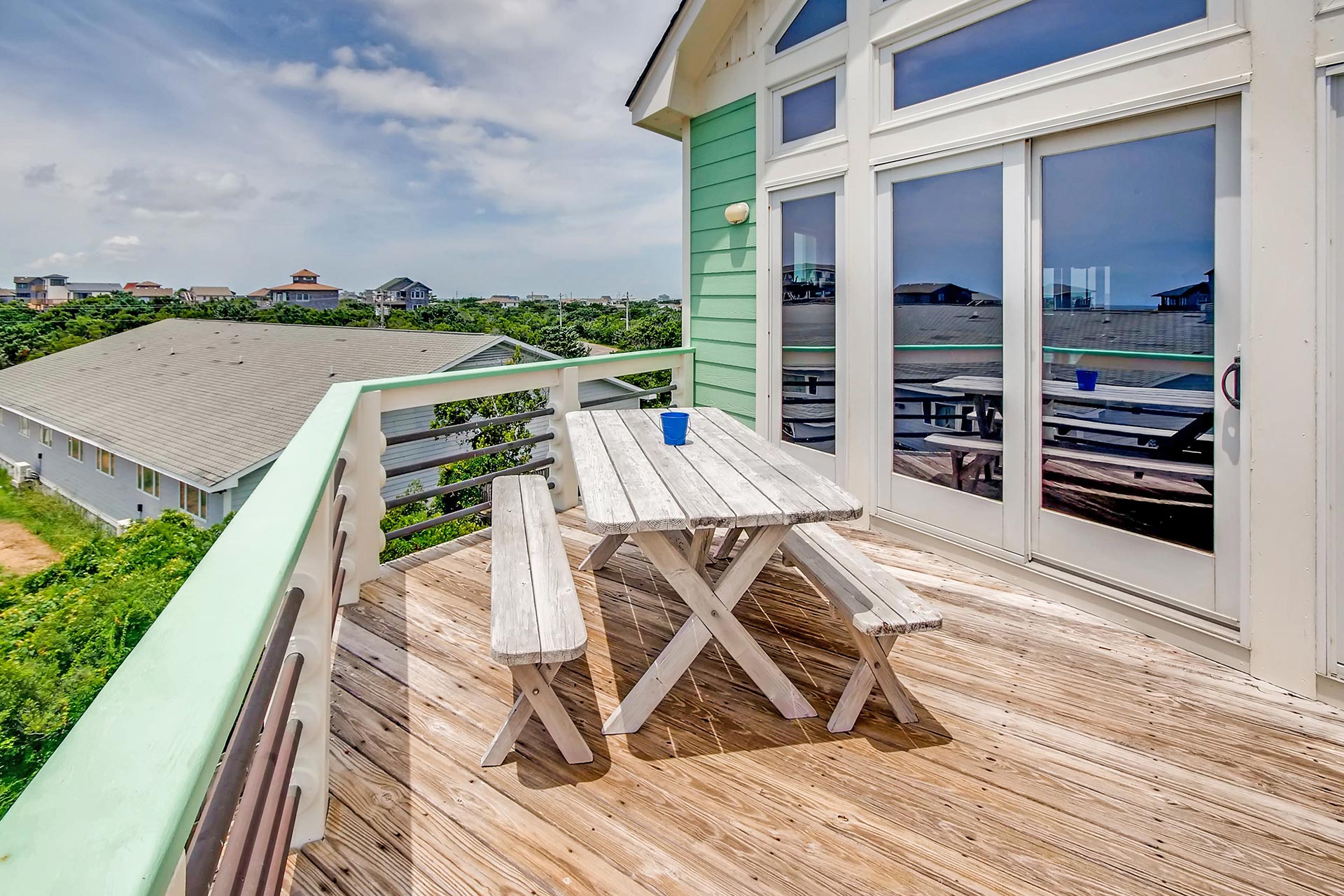 Surf Or Sound Realty Queen Annes Retreat 892 Top Deck Picnic Table 3345754