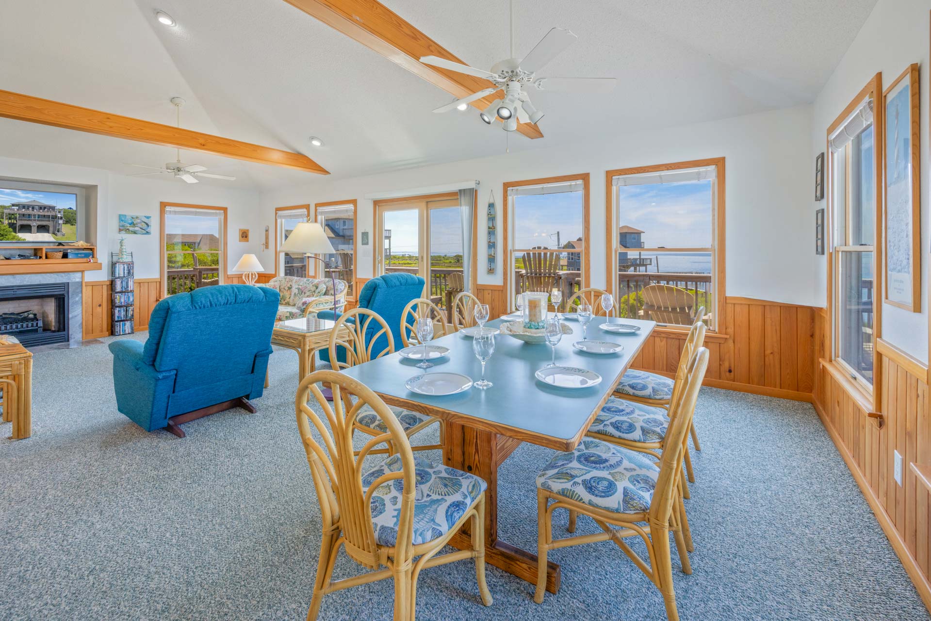 Surf Or Sound Realty 189 Hatteras Blast Dining Area 2