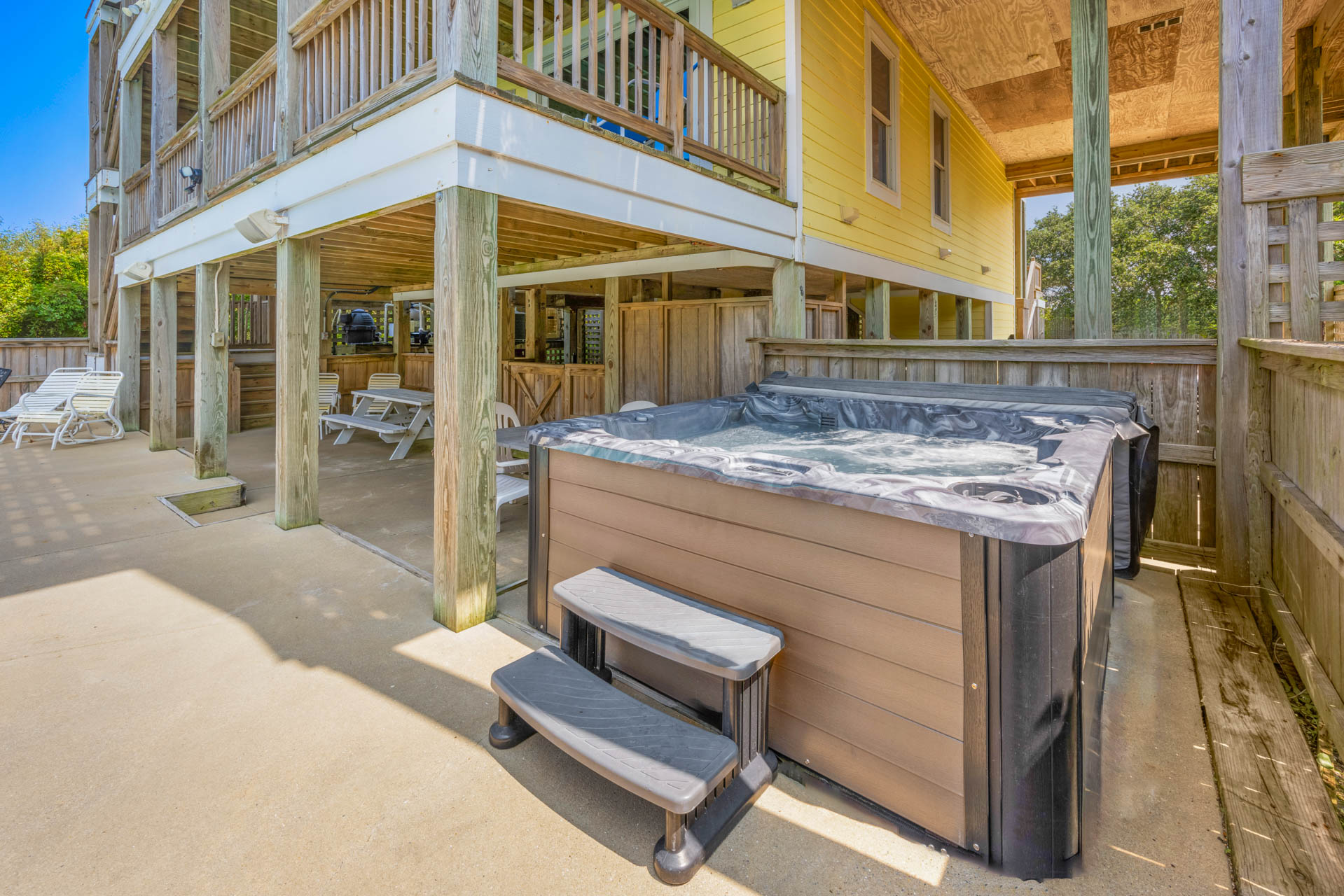 Surf Or Sound Realty 1202 Parrot Pointe Hot Tub