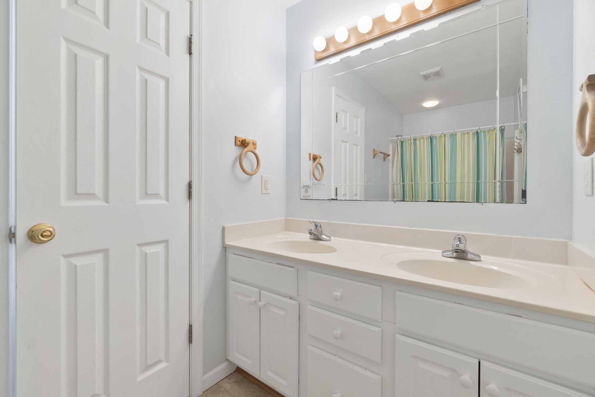 Surf Or Sound Realty 236 Bathroom 1 3365610