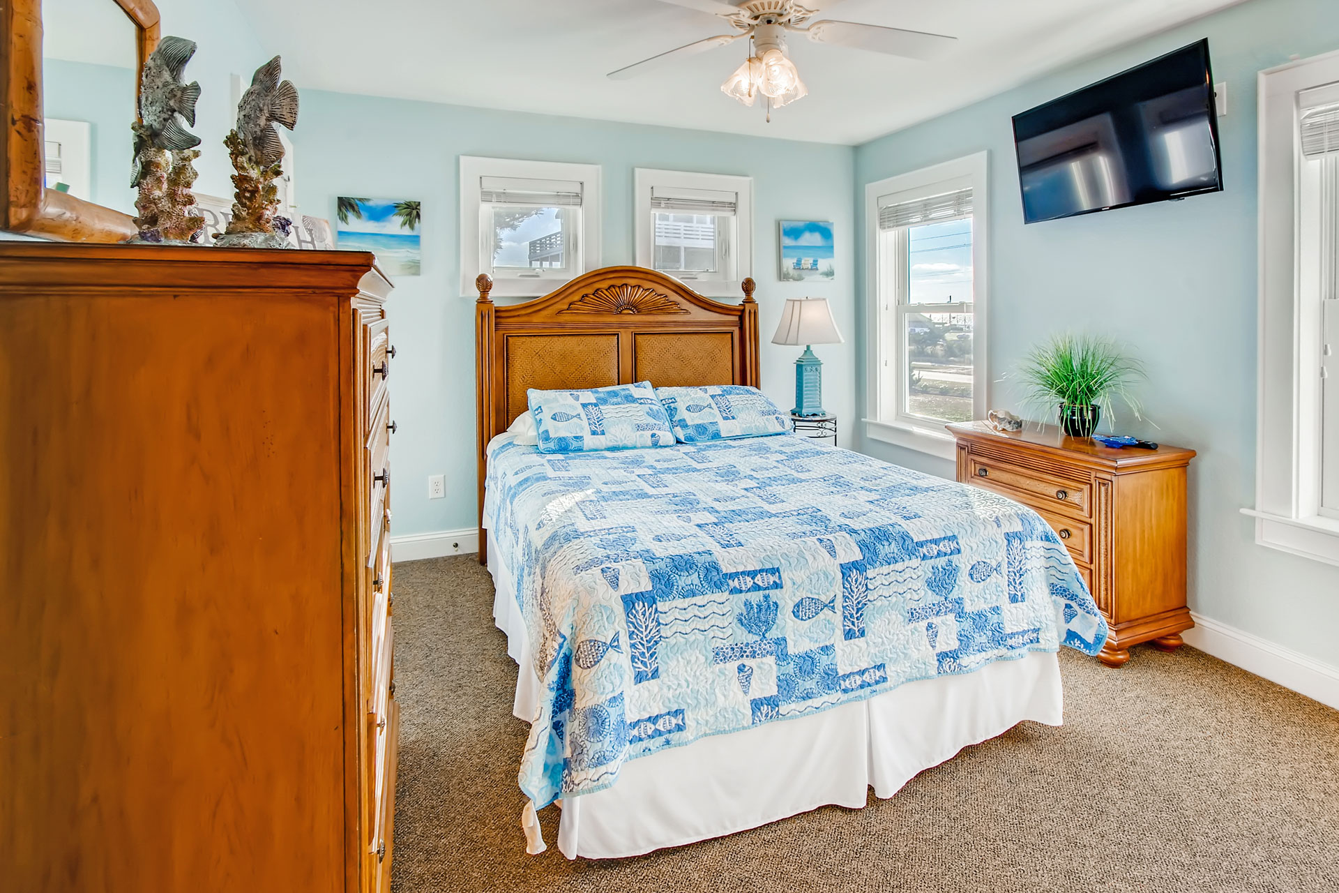 Surf Or Sound Realty Island Breeze Queen Bedroom 1 3353463