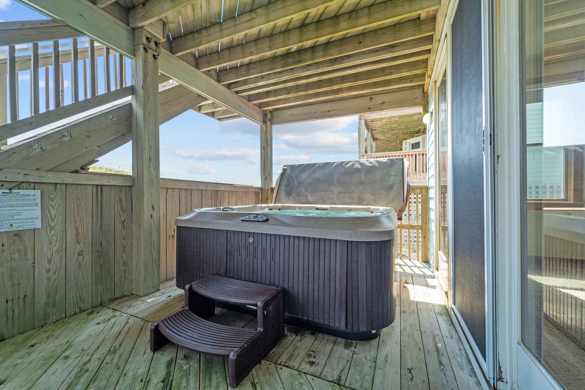 Surf Or Sound Realty 1145 Walkin On Sunshine Hatteras Hot Tub (2) 3377153