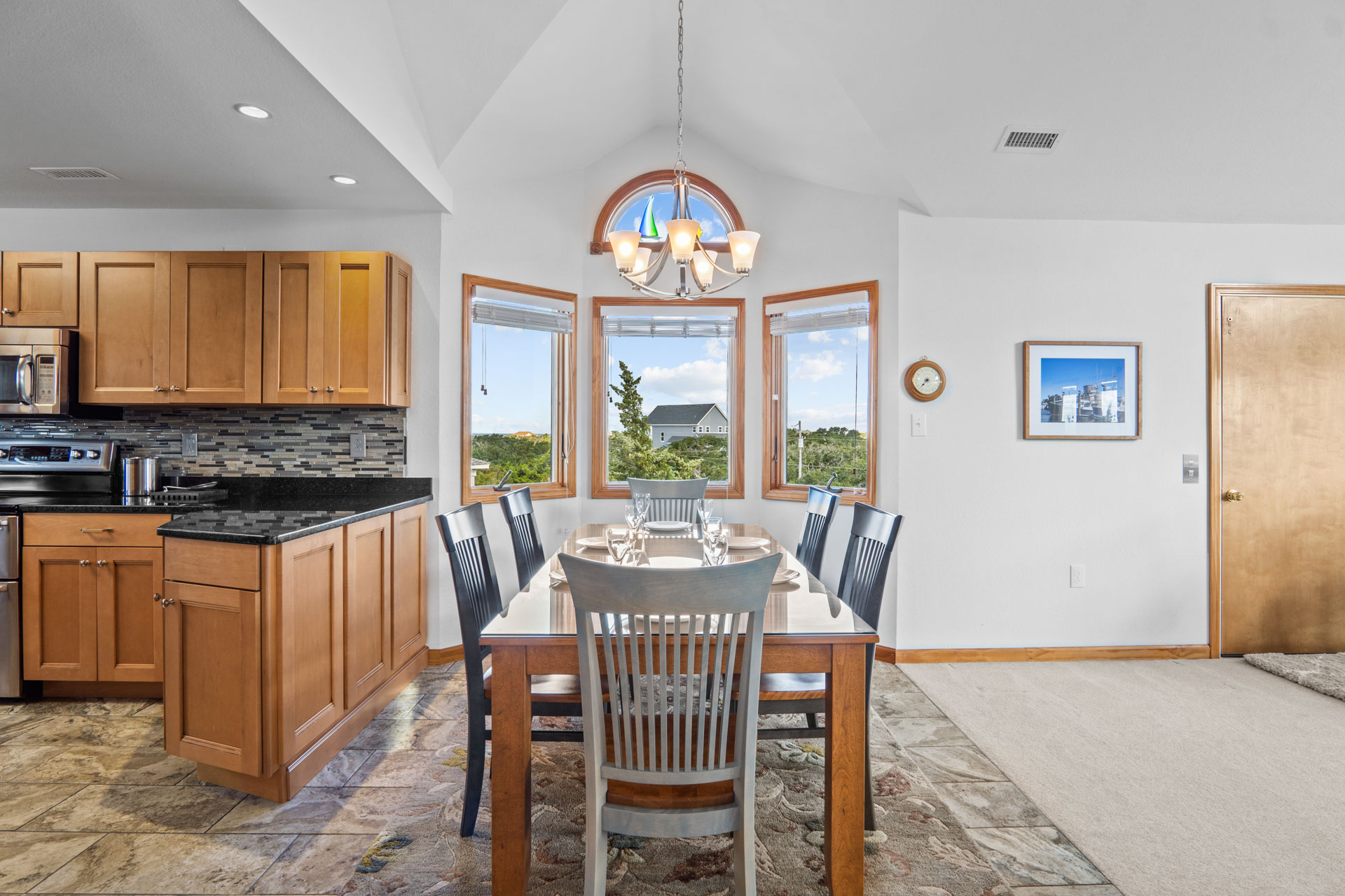 Surf Or Sound Realty 1155 Hatteras Hideout Dining Area 2