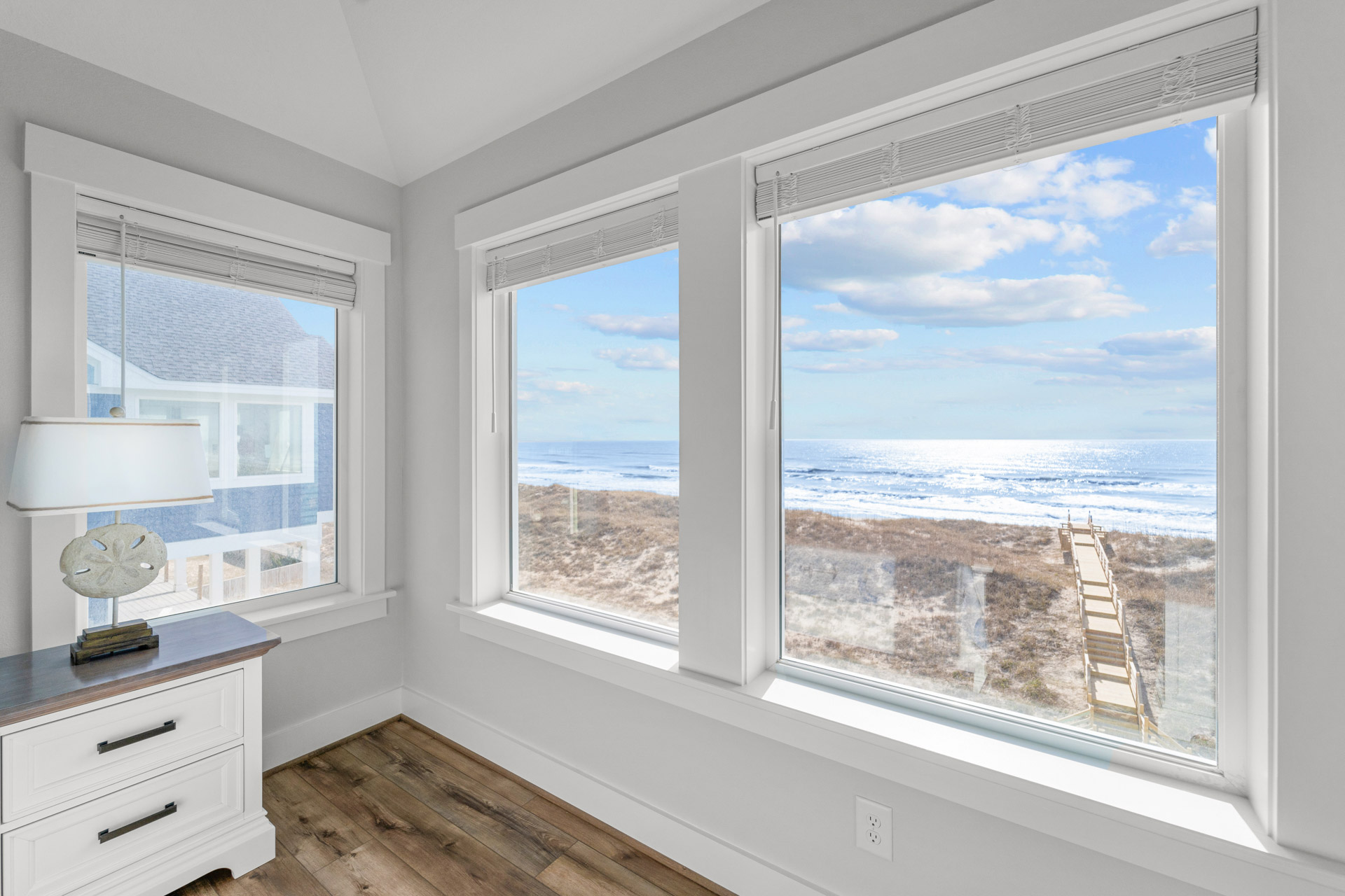 Surf Or Sound Realty 1093 Hatteras Holiday Bedroom 1 5