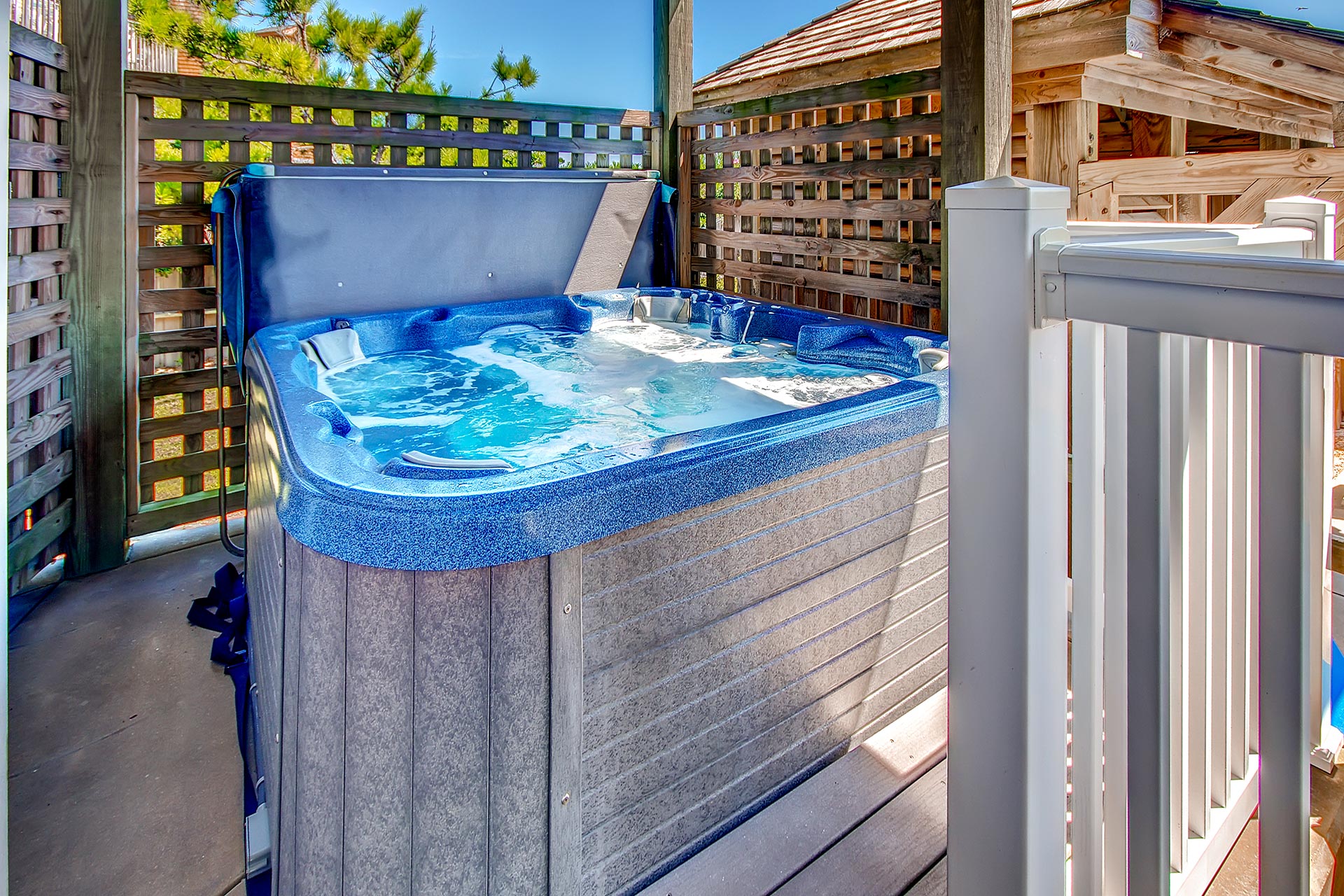 Surf Or Sound Realty Sea Glass 679 Hot Tub 3341955