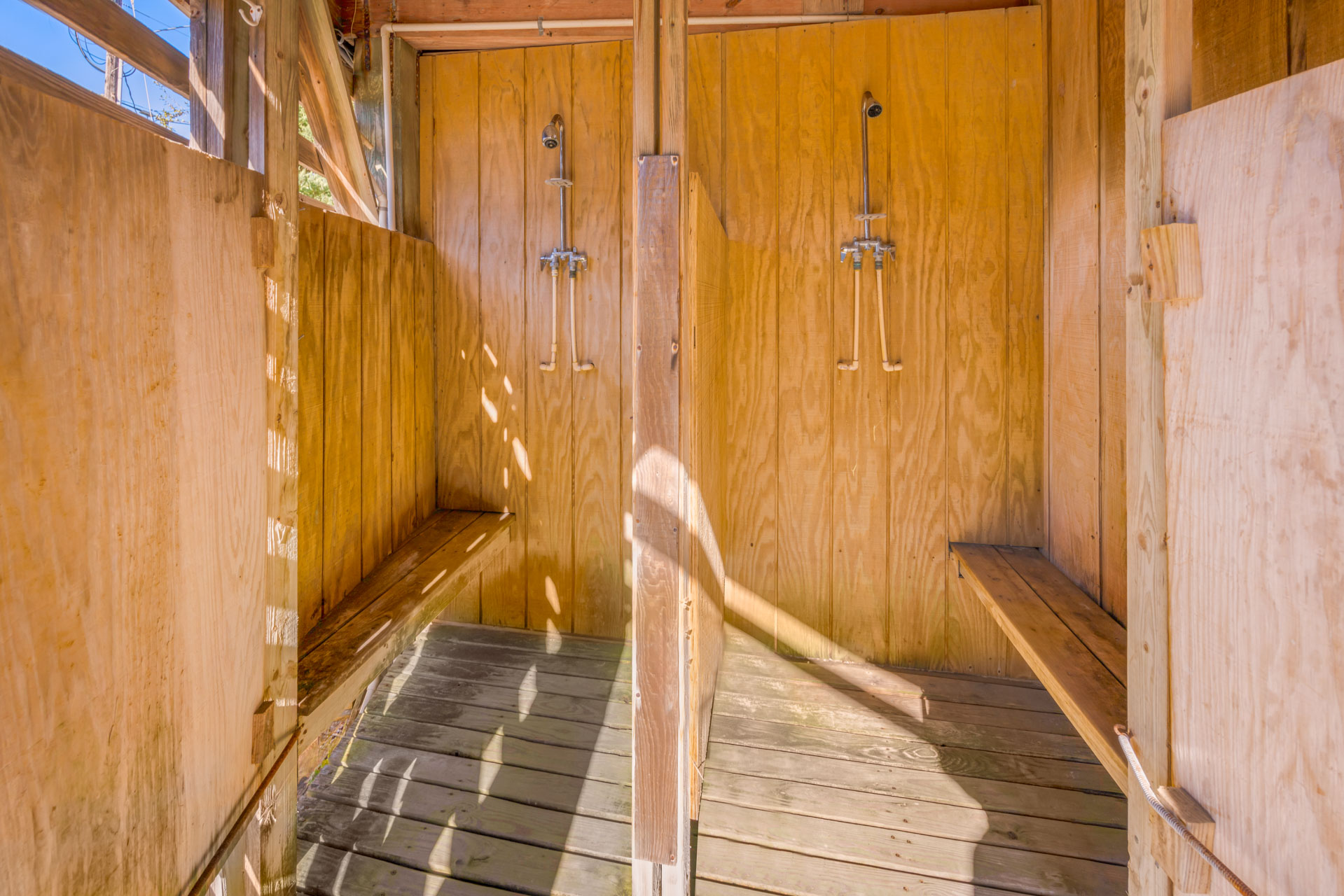 Surf Or Sound Realty 914 Cottage On The Dunes Outdoor Shower