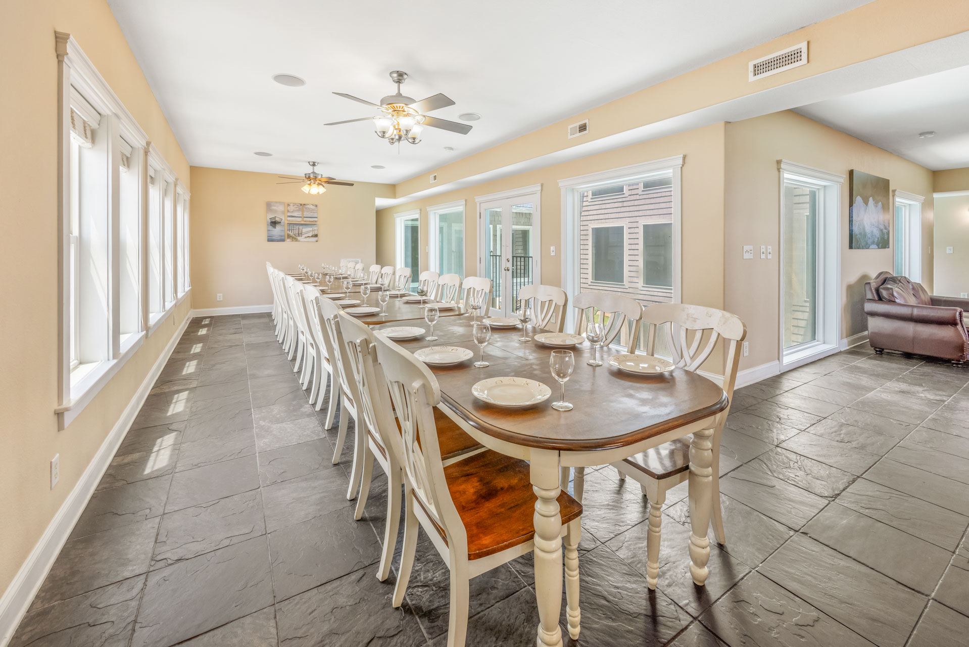 Surf Or Sound Realty 553 Splash Mansion Dining Area 2