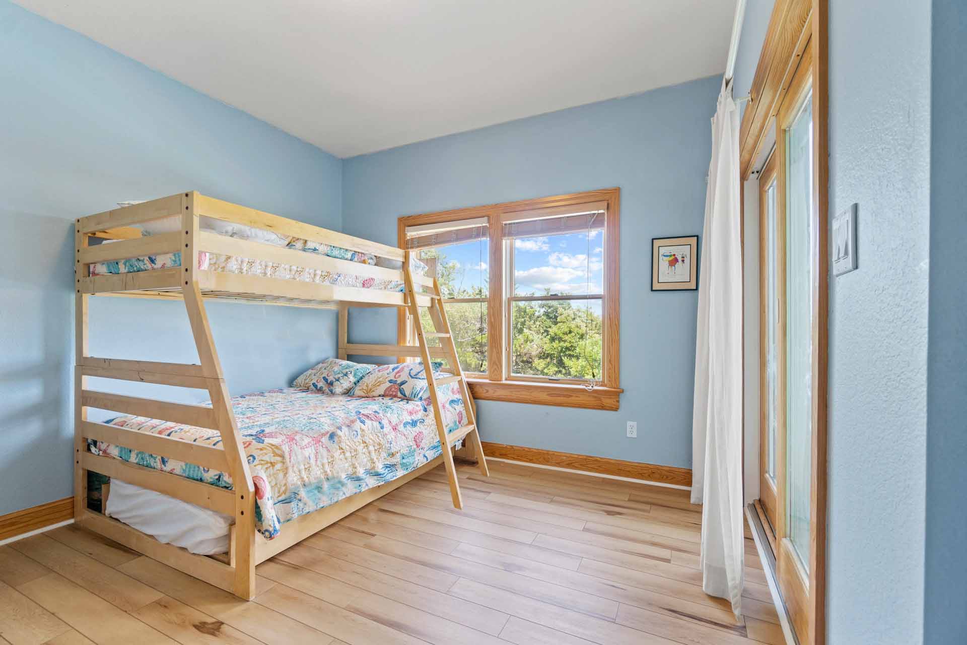 Surf Or Sound Realty 1042 Sound Living Bunk Bedroom 1 3365992