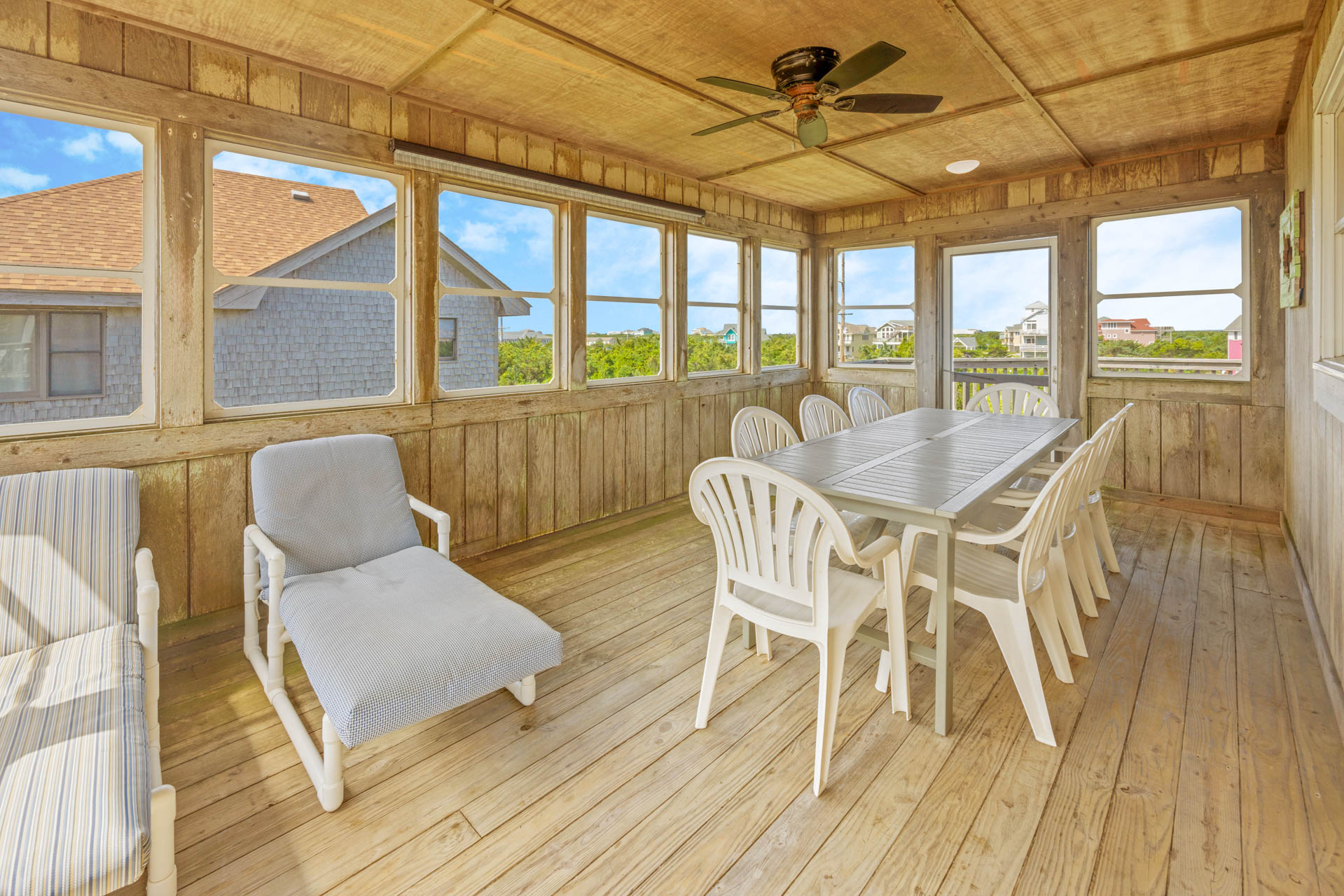 Surf Or Sound Realty 95 Summer Surfer Screened Porch 2