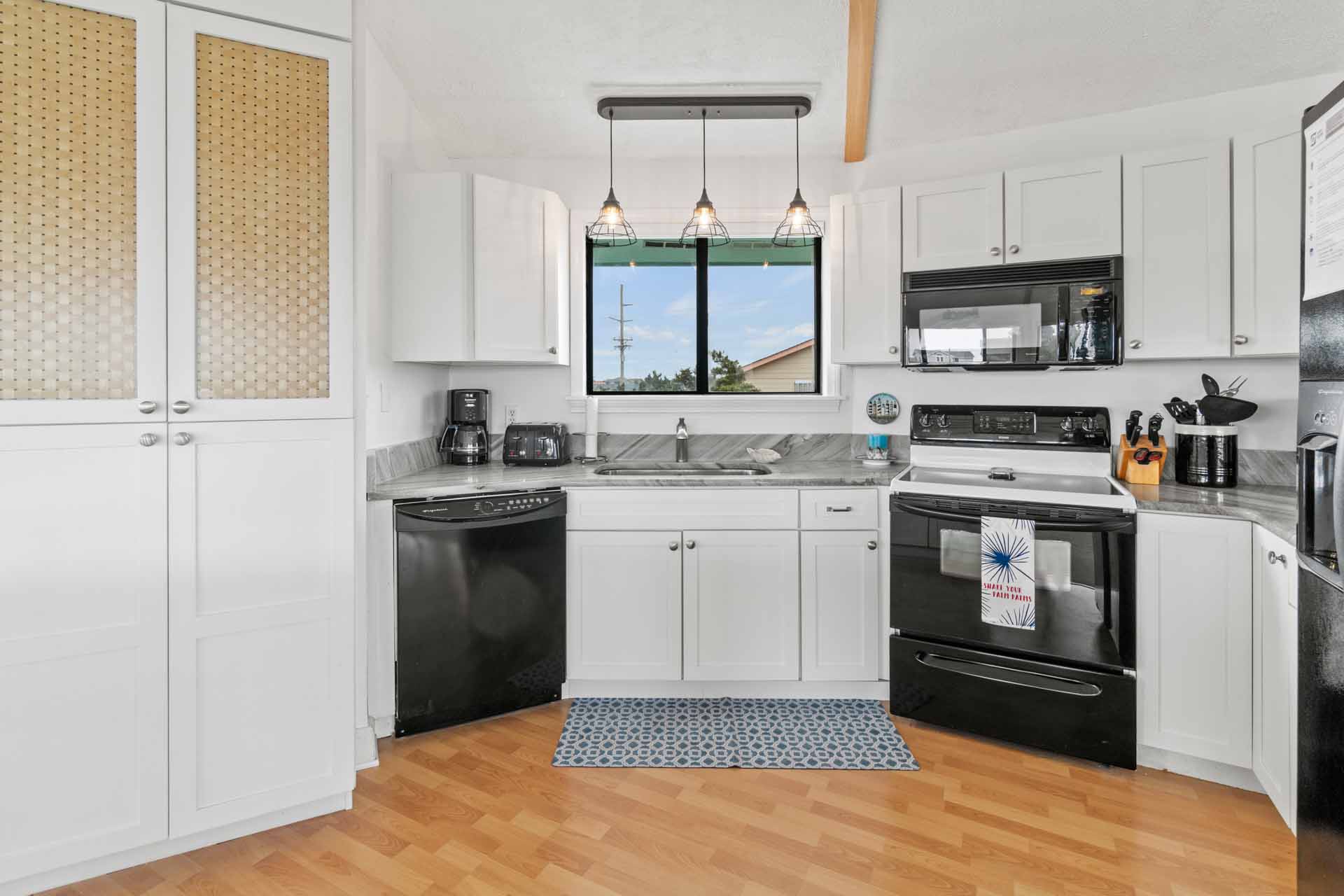 Surf Or Sound Realty 998 Circle In The Sand Kitchen 3 3363286