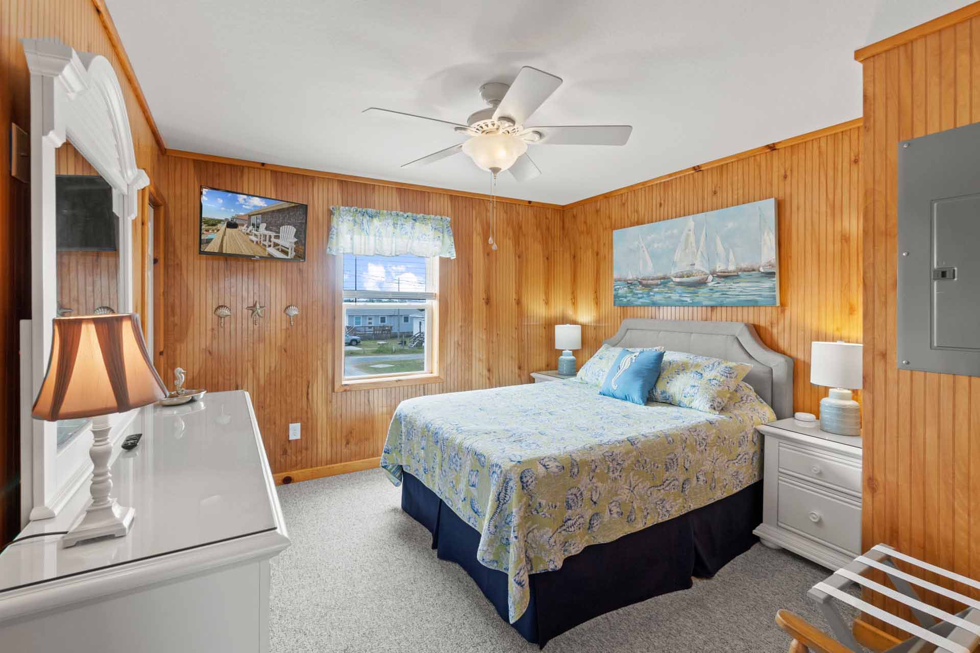 Surf Or Sound Realty 704 A Reel Addiction Queen Bedroom 3363850